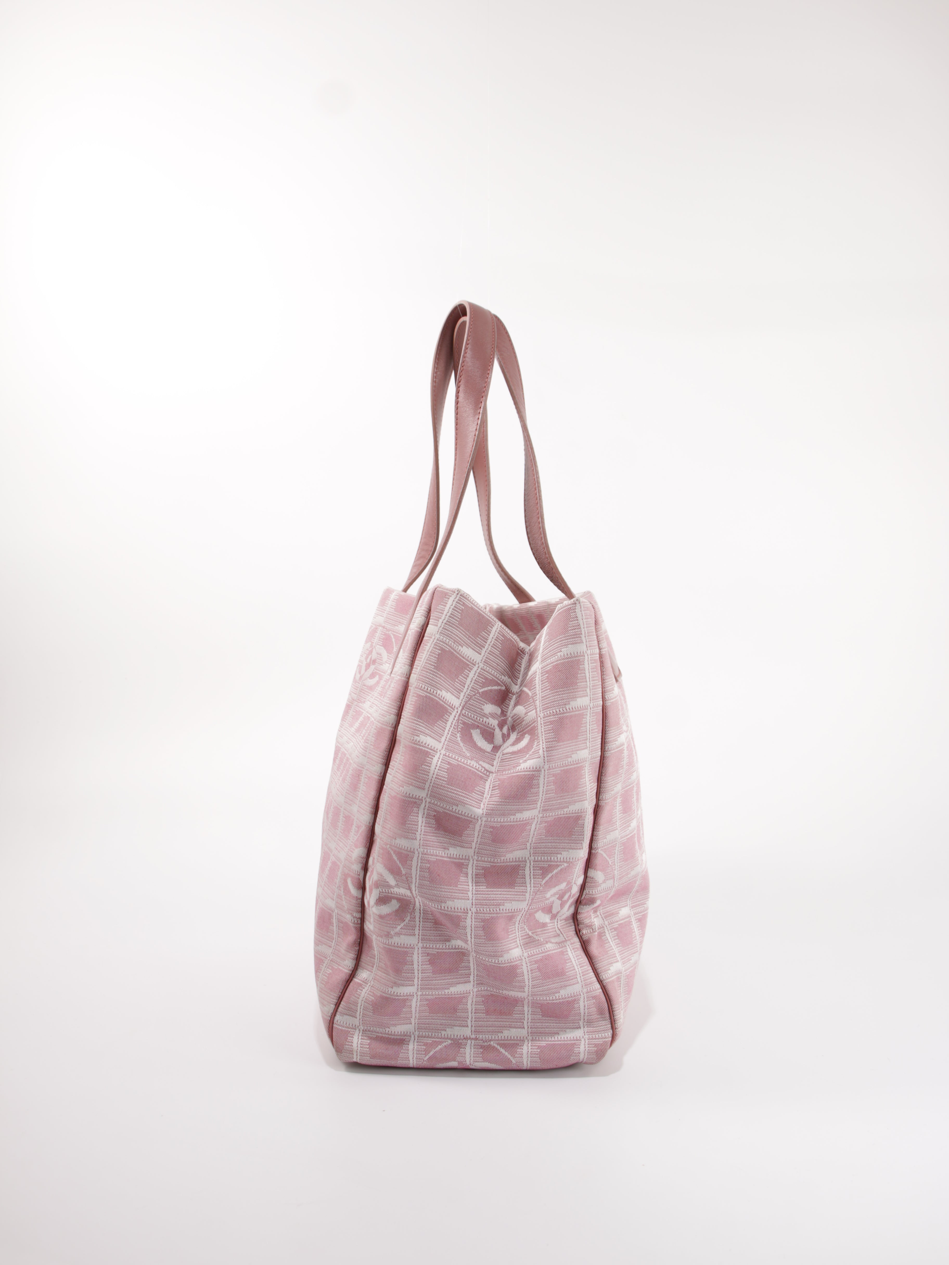 Medium New Travel Line Tote
