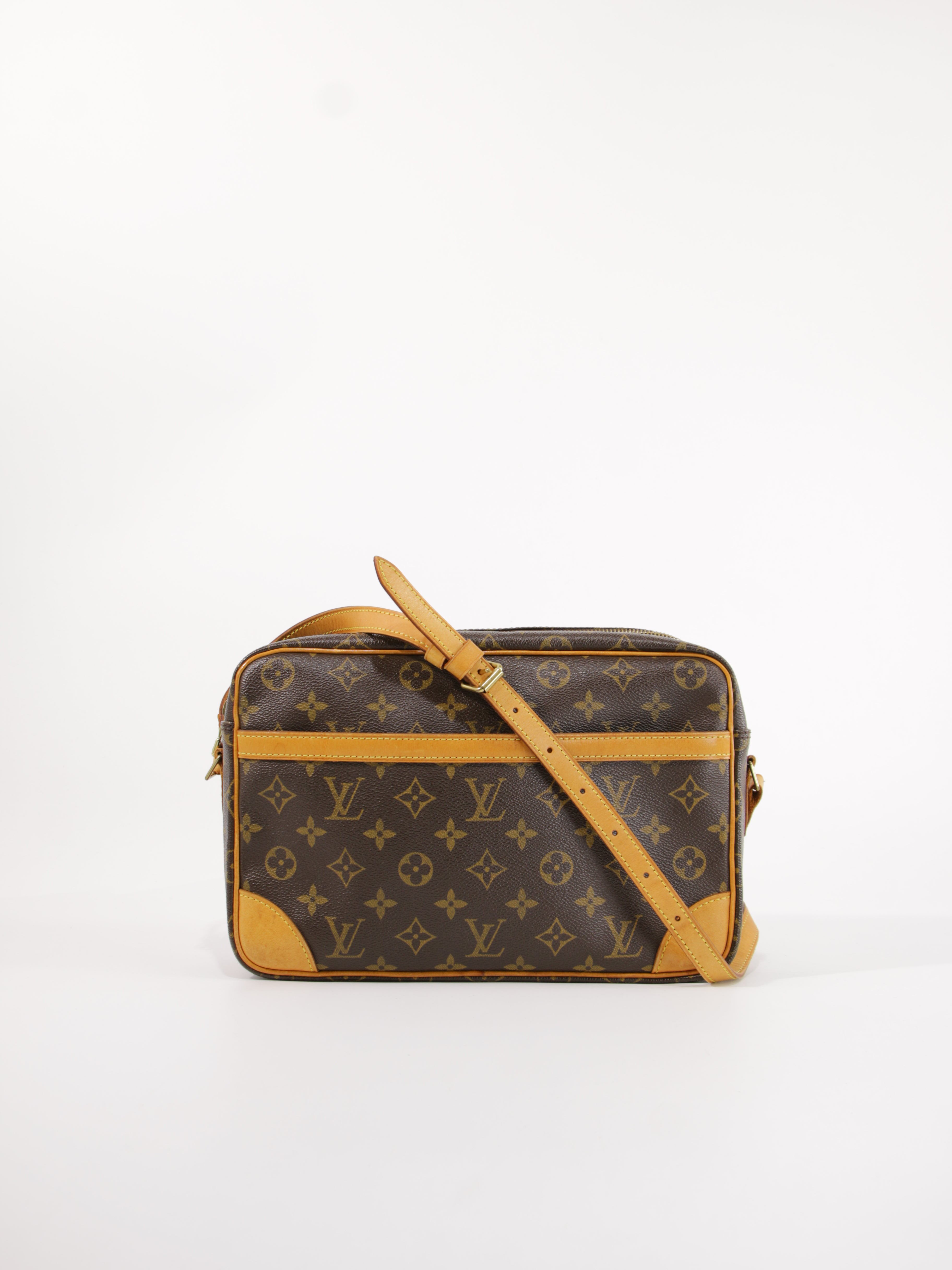 LOUIS VUITTON CROSSBODY BAGS