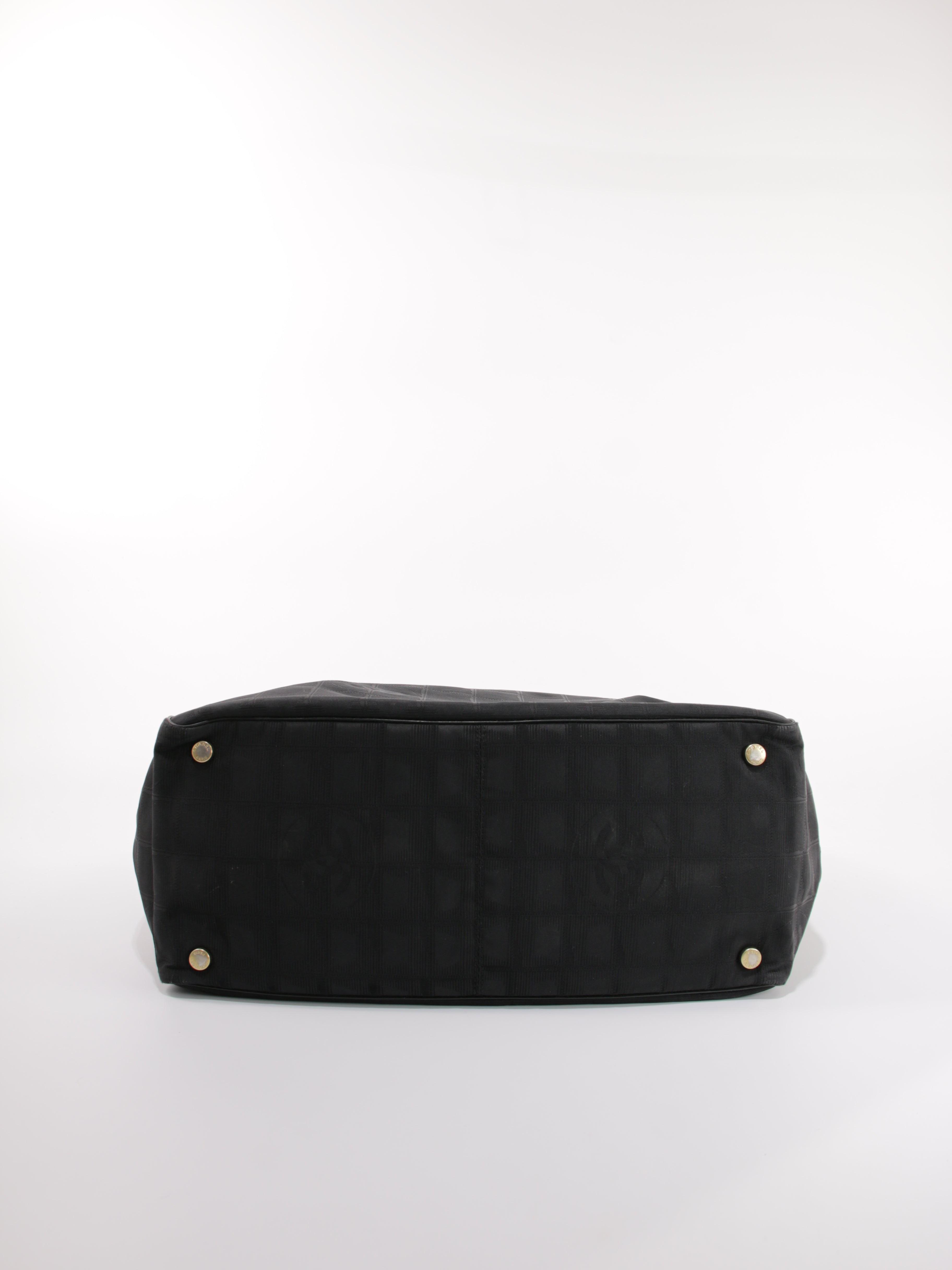 Medium New Travel Line Tote