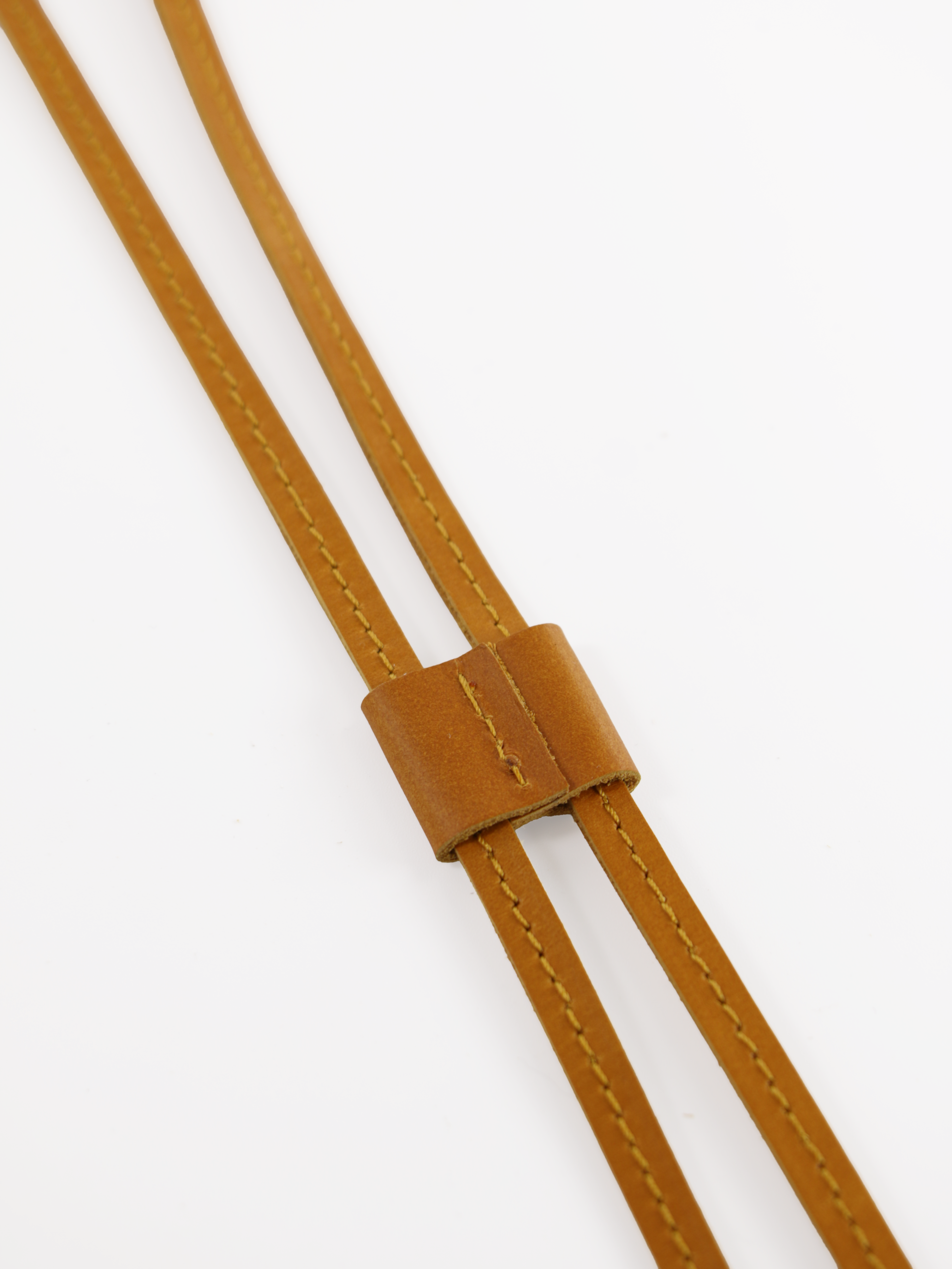 Noé Leather string
