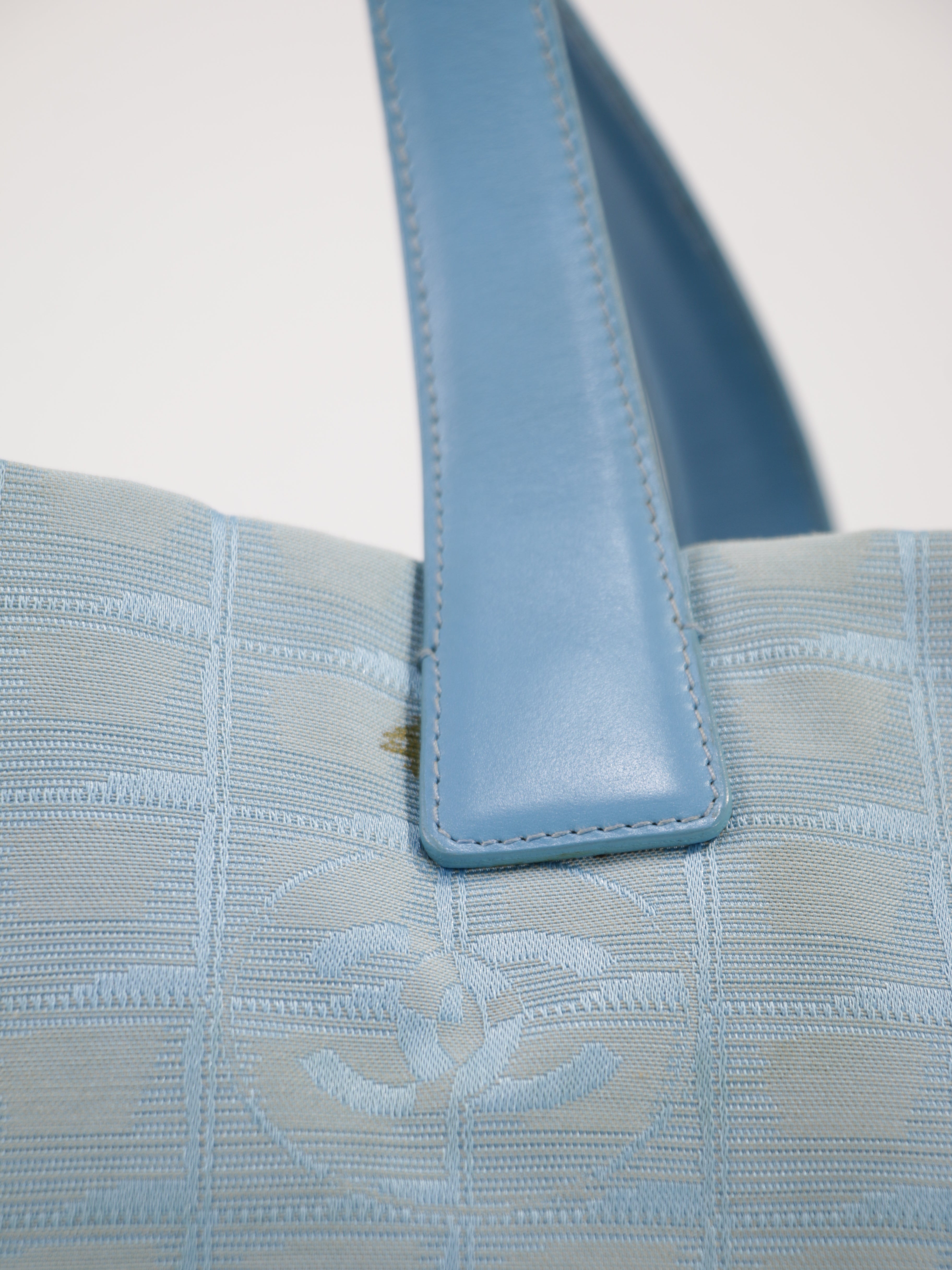 Medium New Travel Line Tote