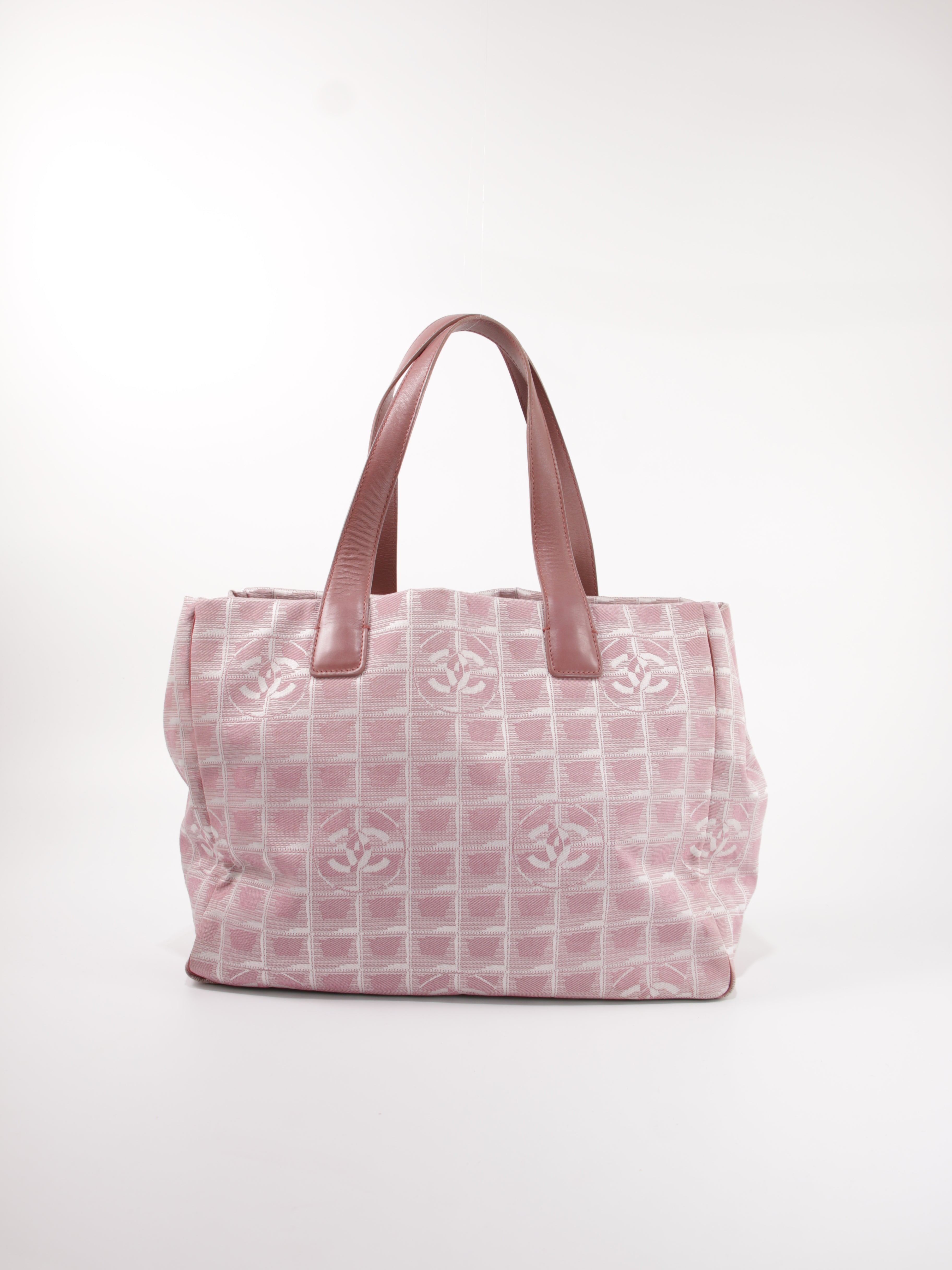 Medium New Travel Line Tote