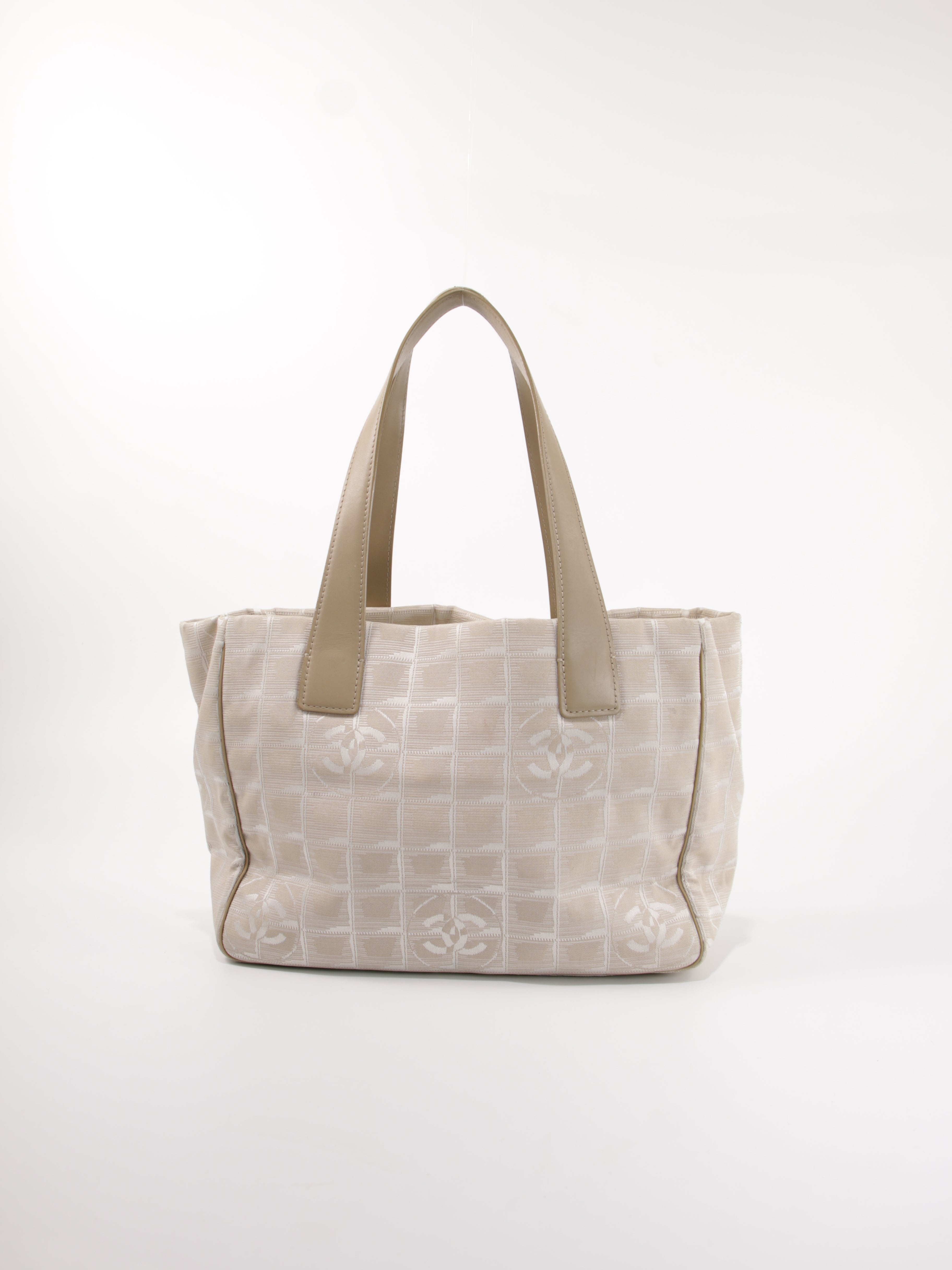 Medium New Travel Line Tote