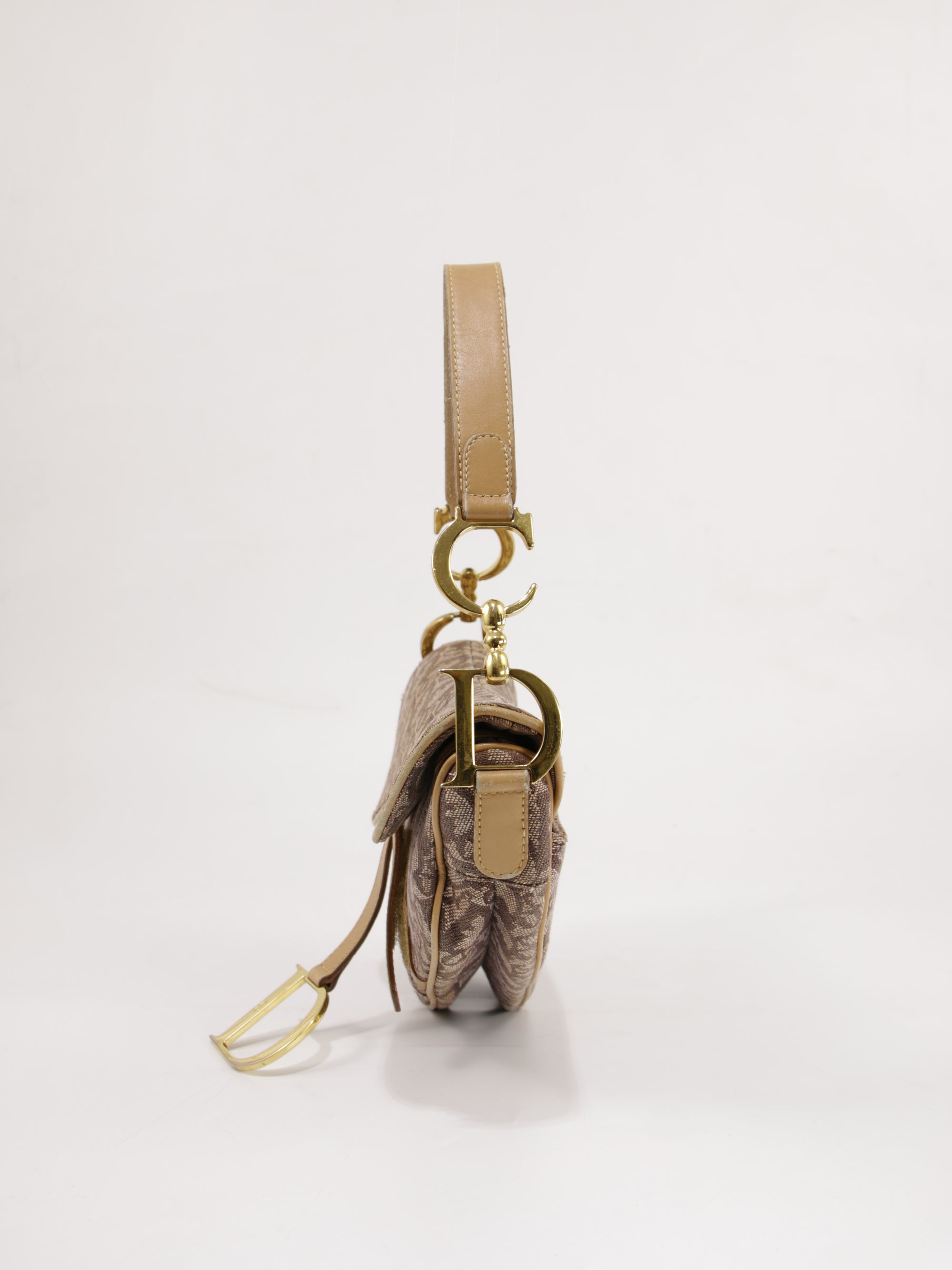 Saddle
