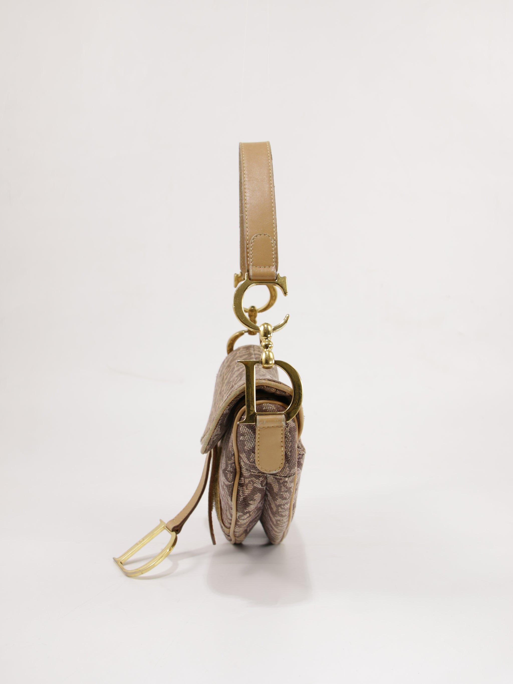 Saddle