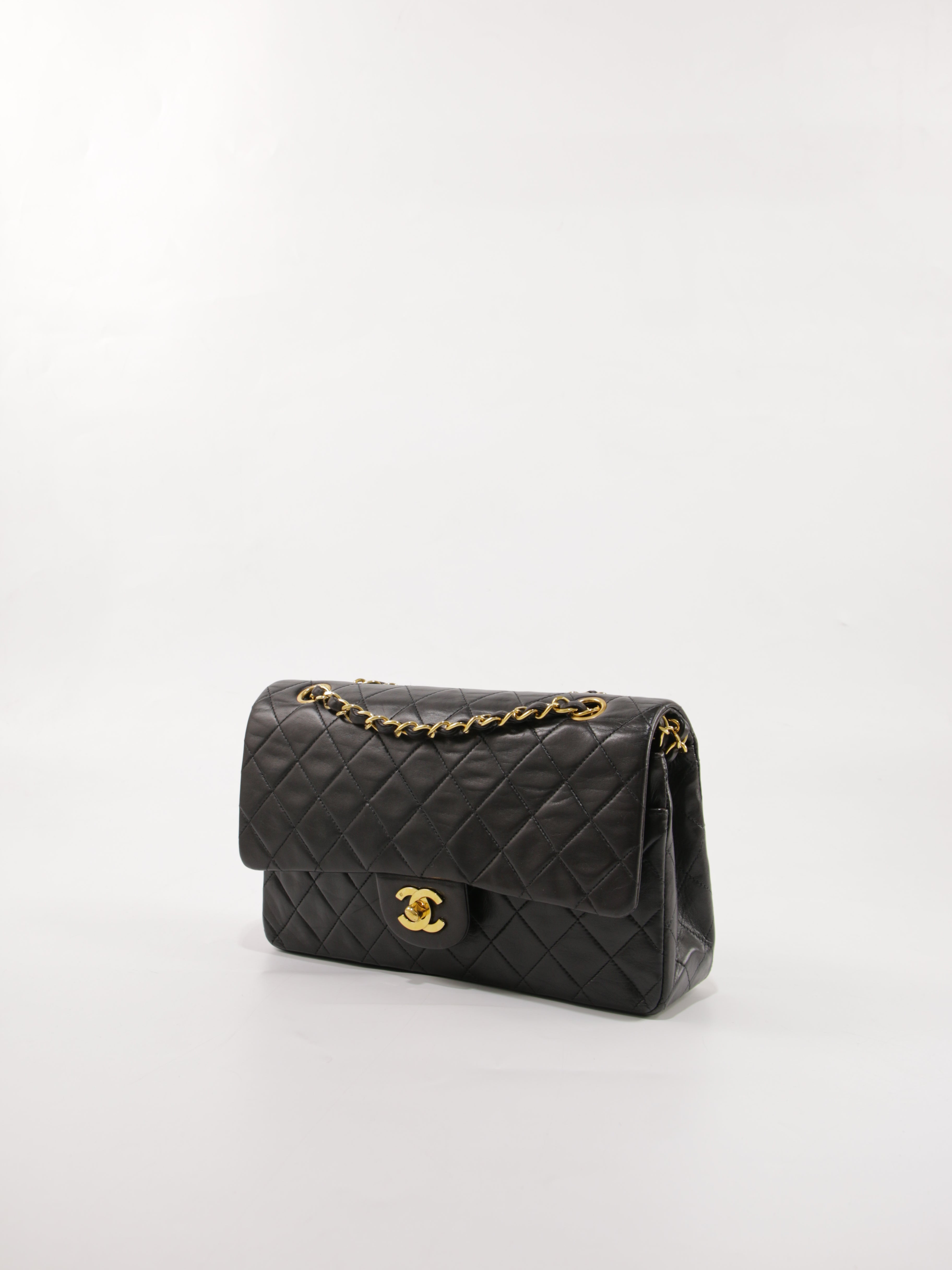 Medium Classic Flap