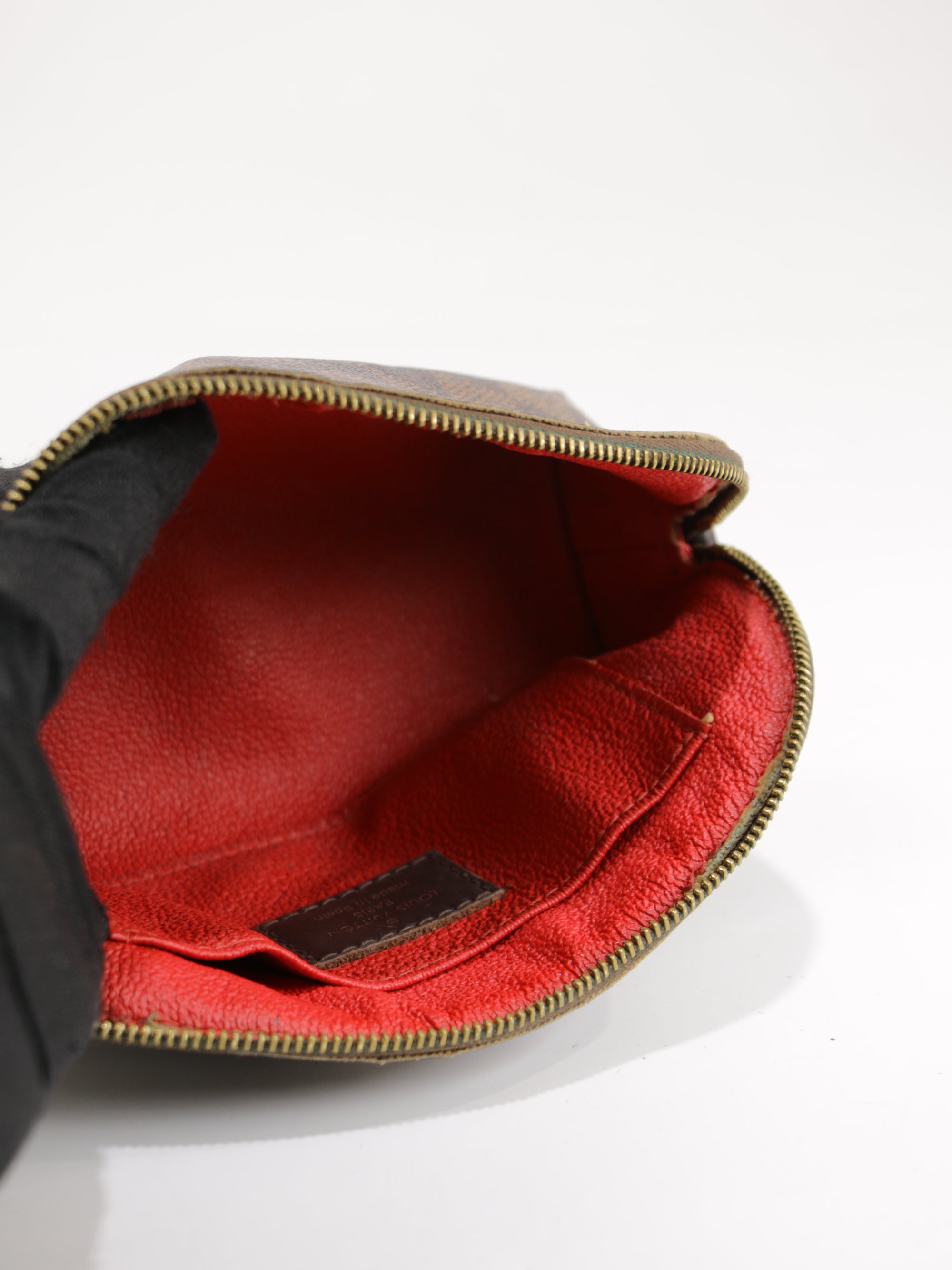 Cosmetic pouch
