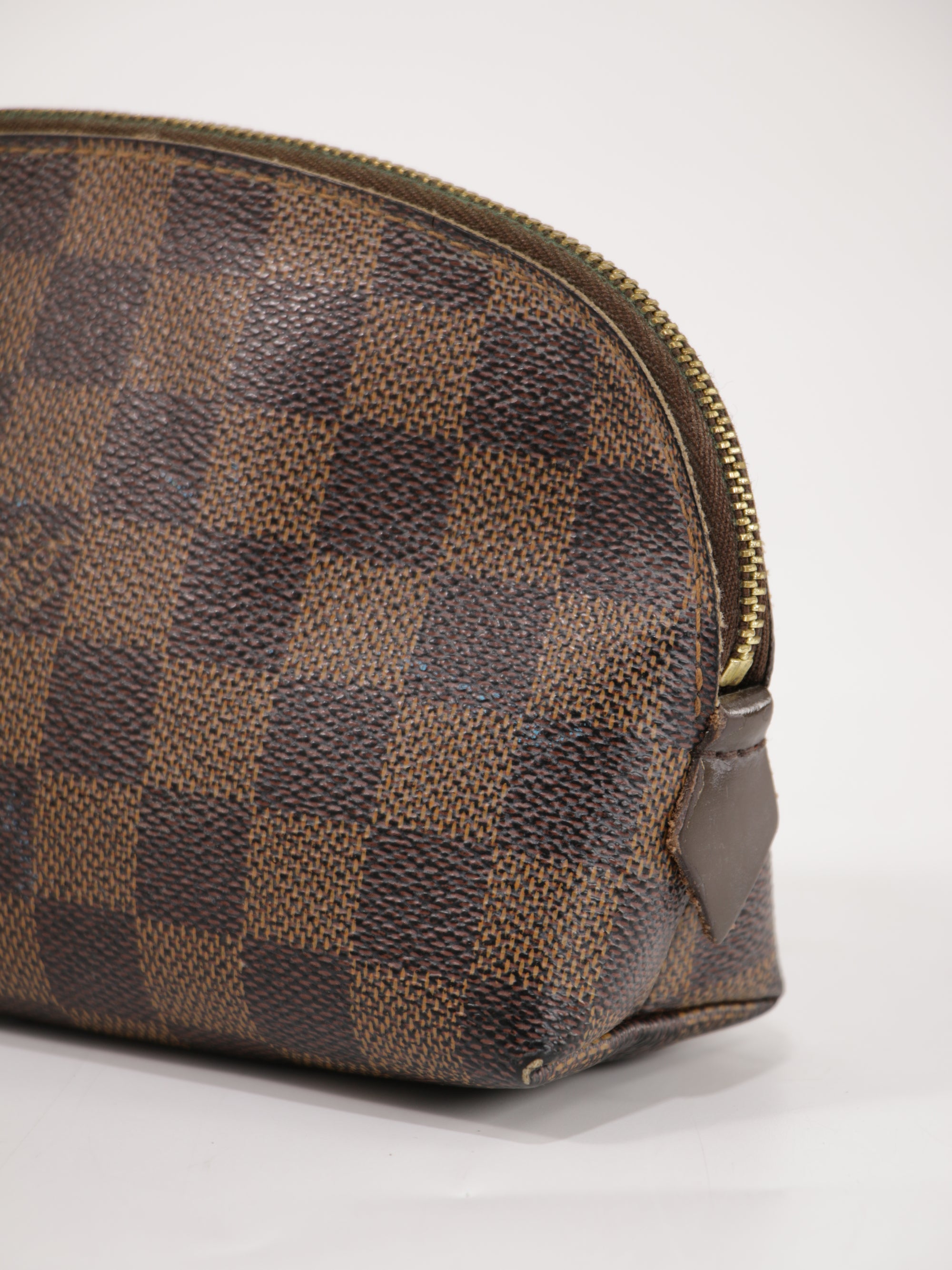 Cosmetic pouch