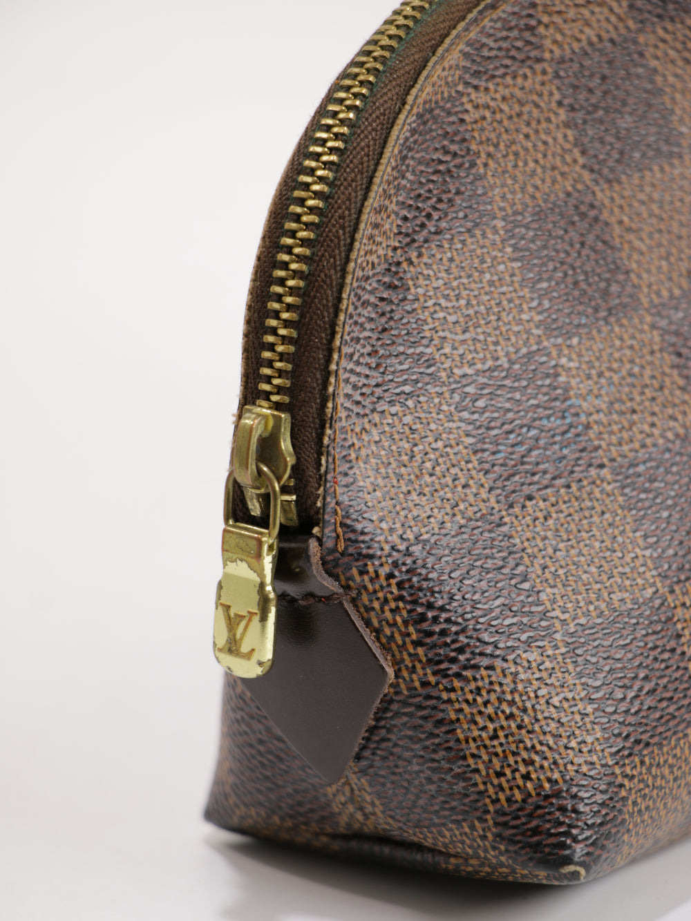 Cosmetic pouch