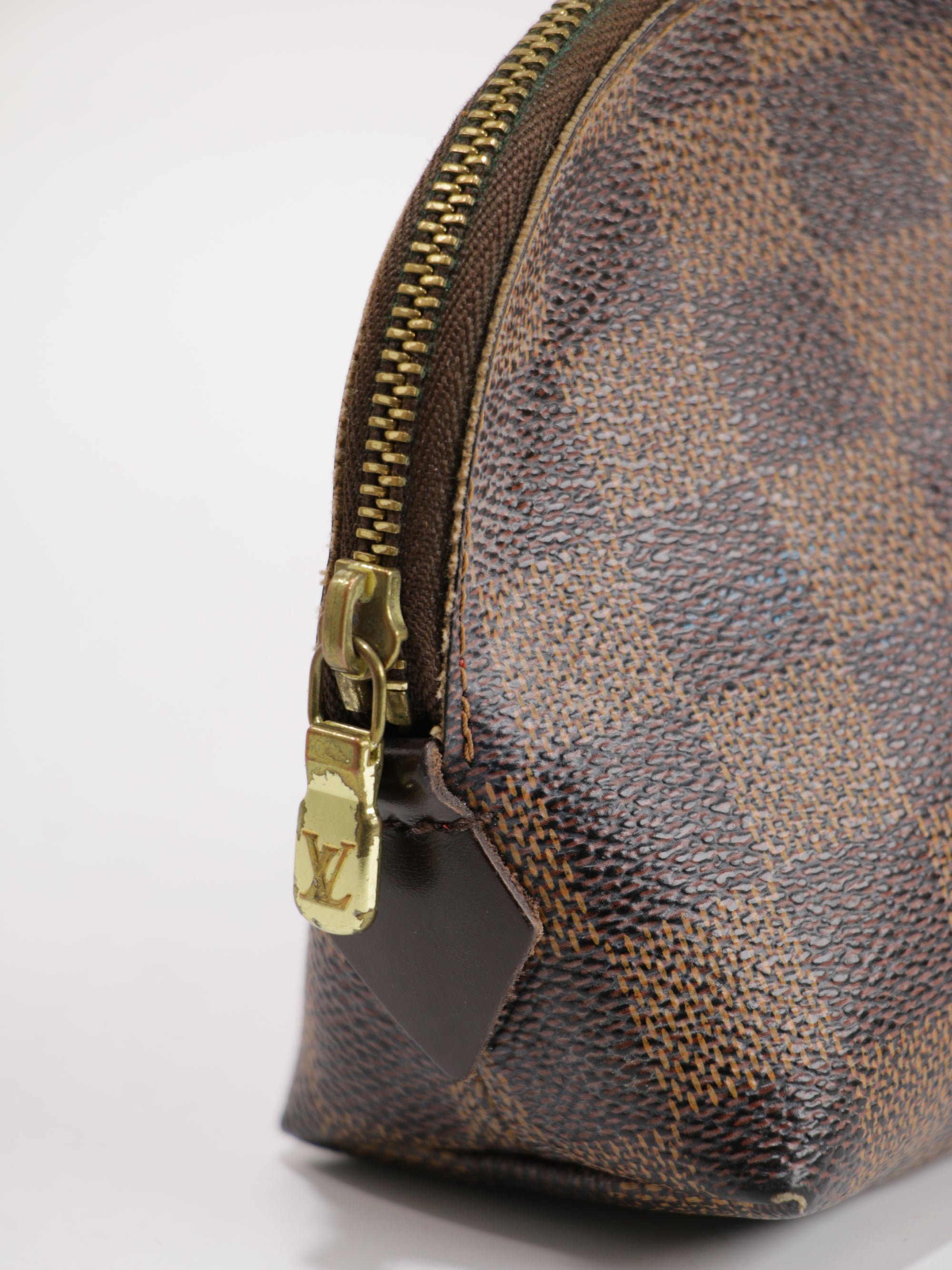 Cosmetic pouch