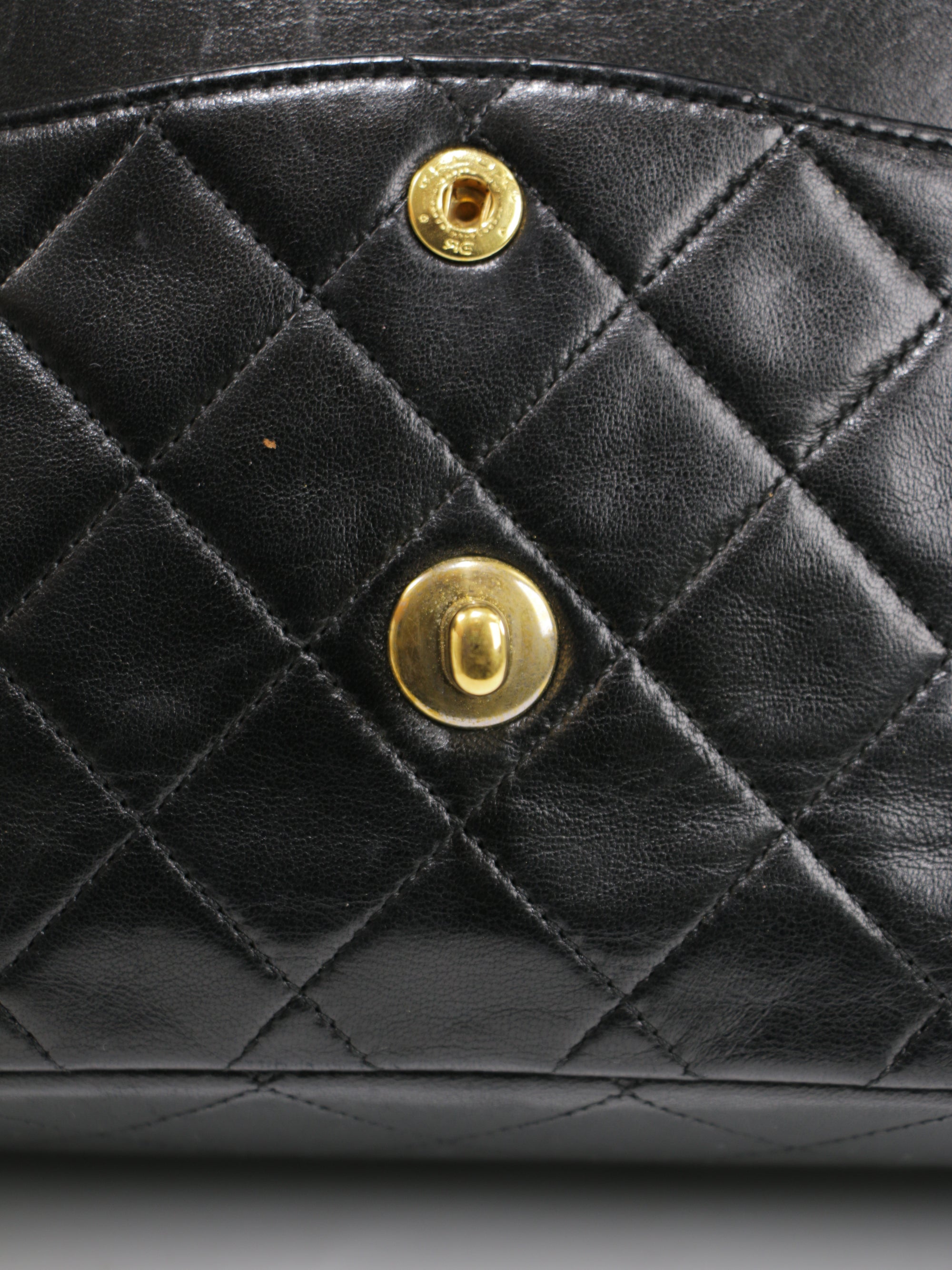 Medium Classic Flap