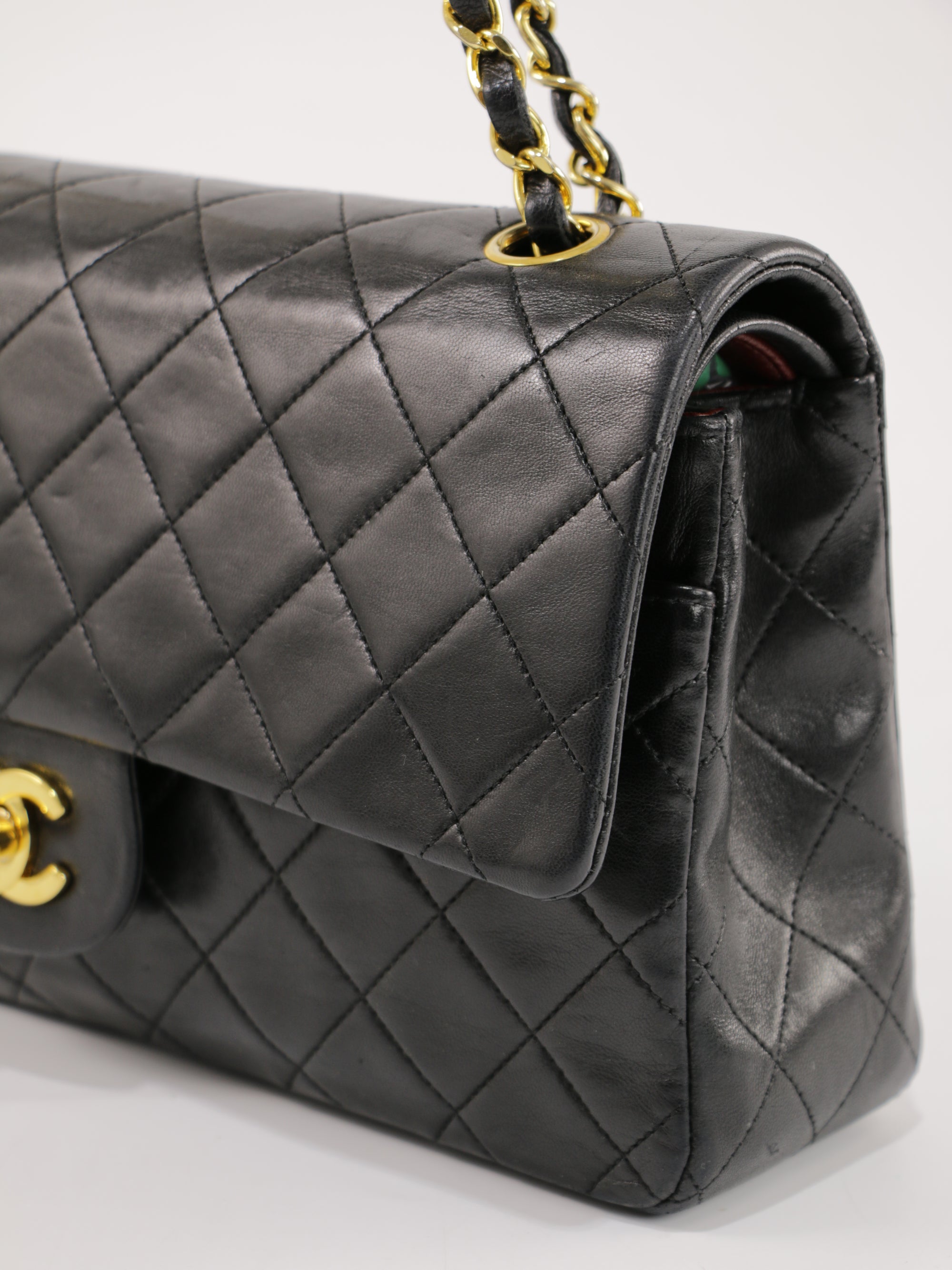 Medium Classic Flap