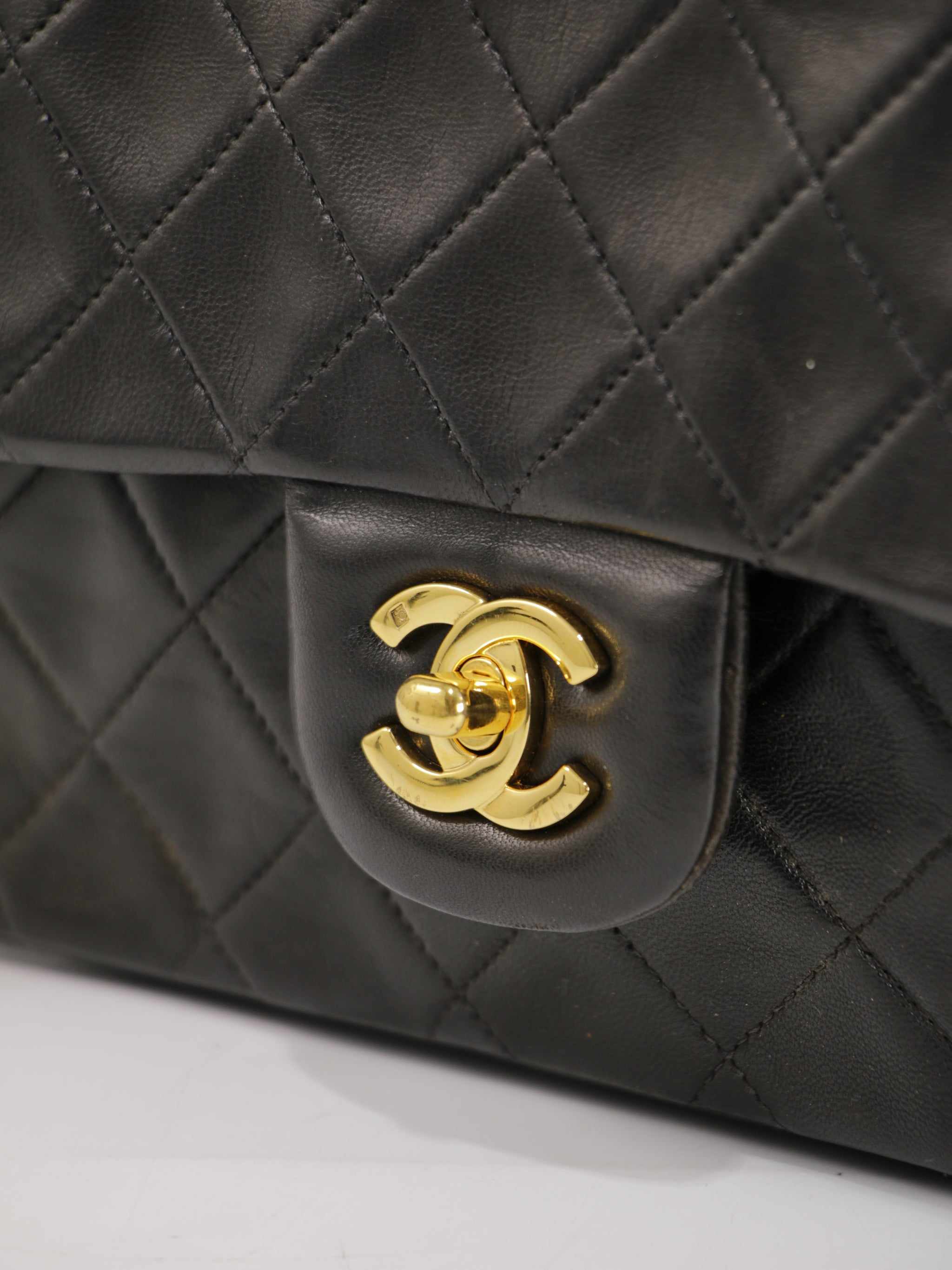 Medium Classic Flap