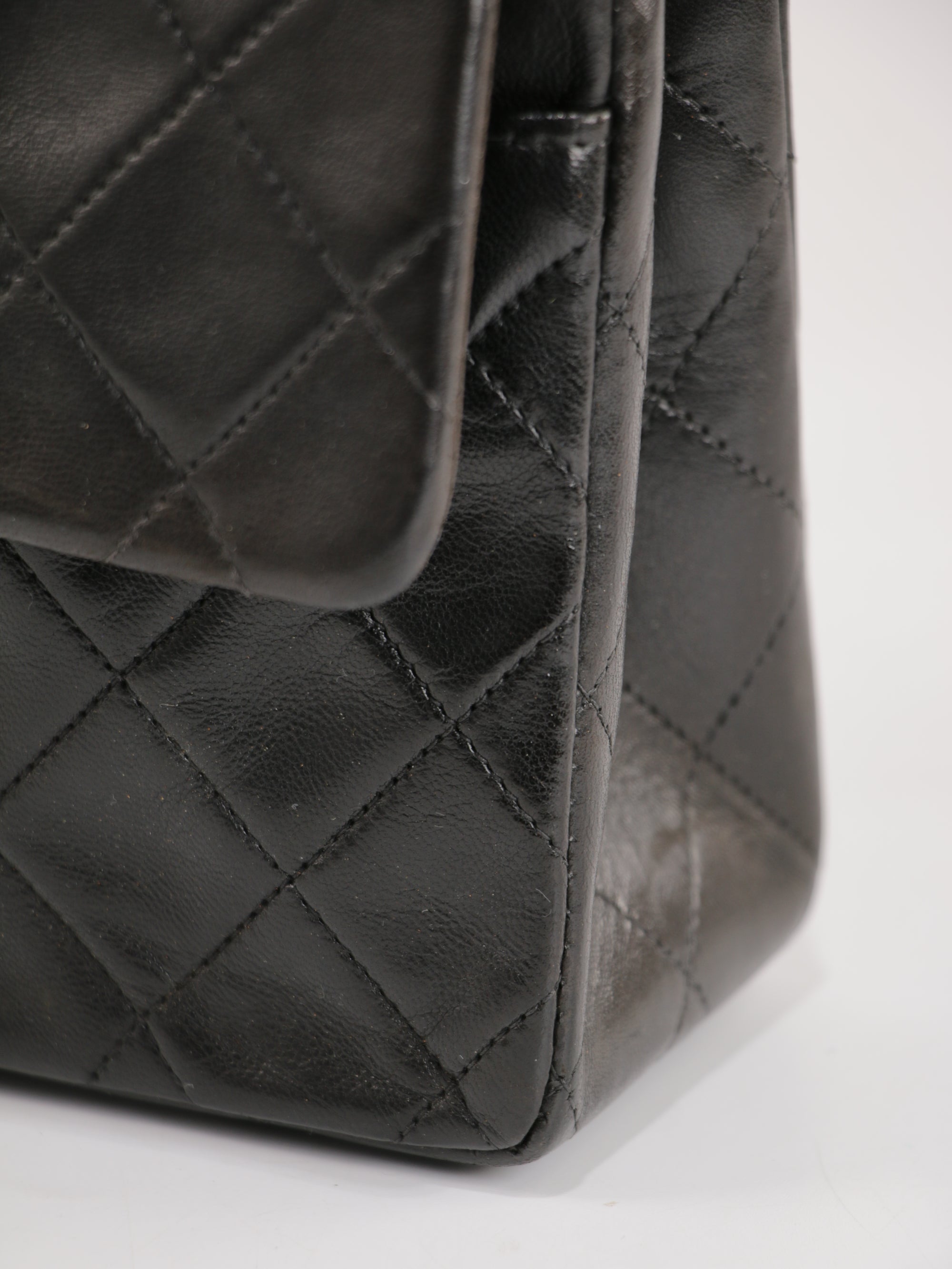 Medium Classic Flap