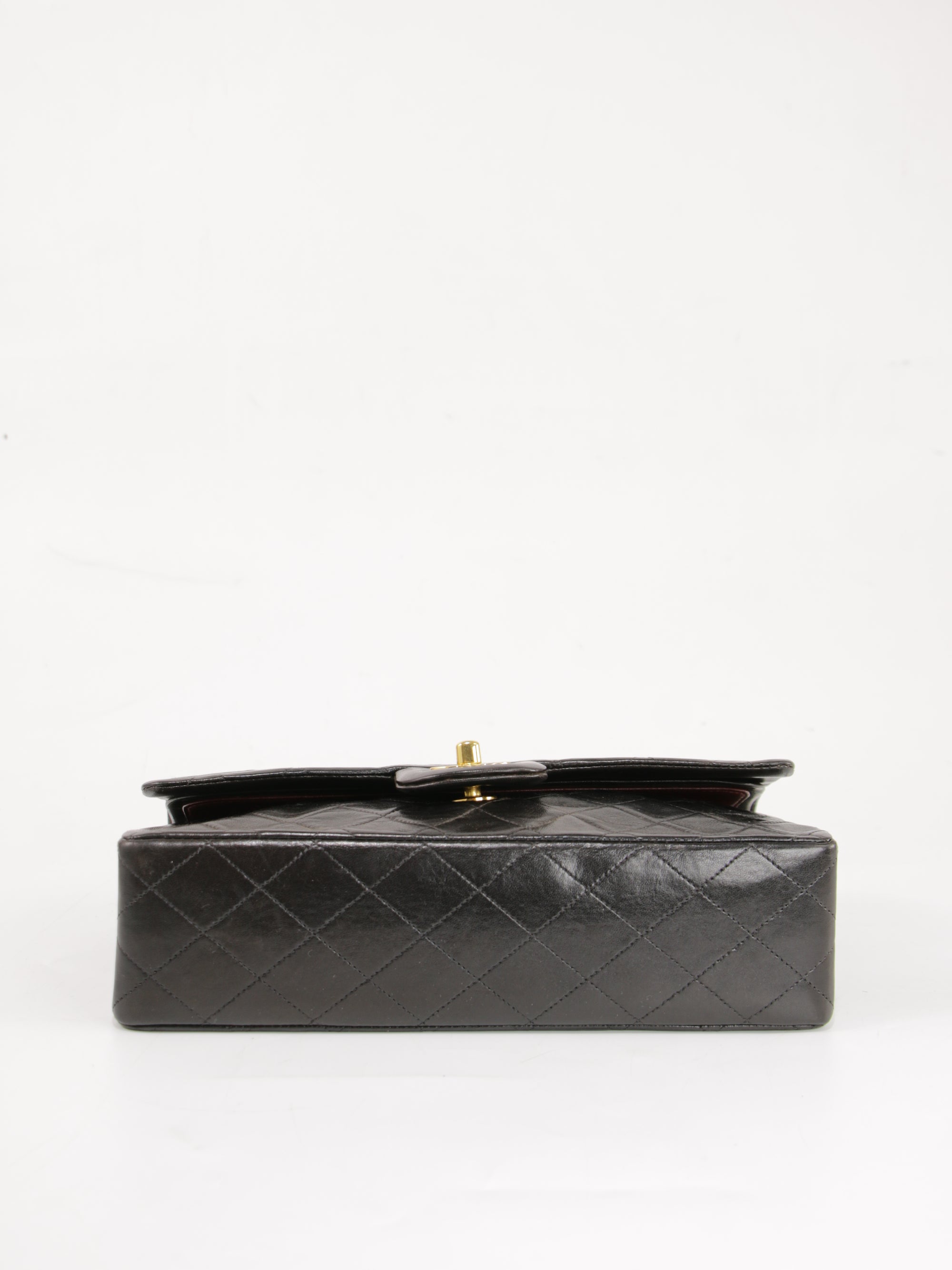 Medium Classic Flap