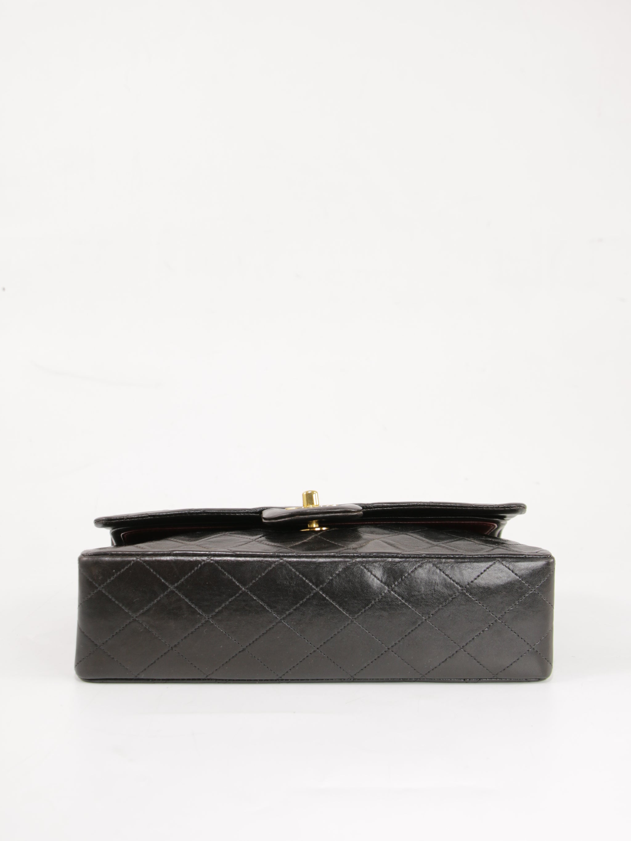 Medium Classic Flap