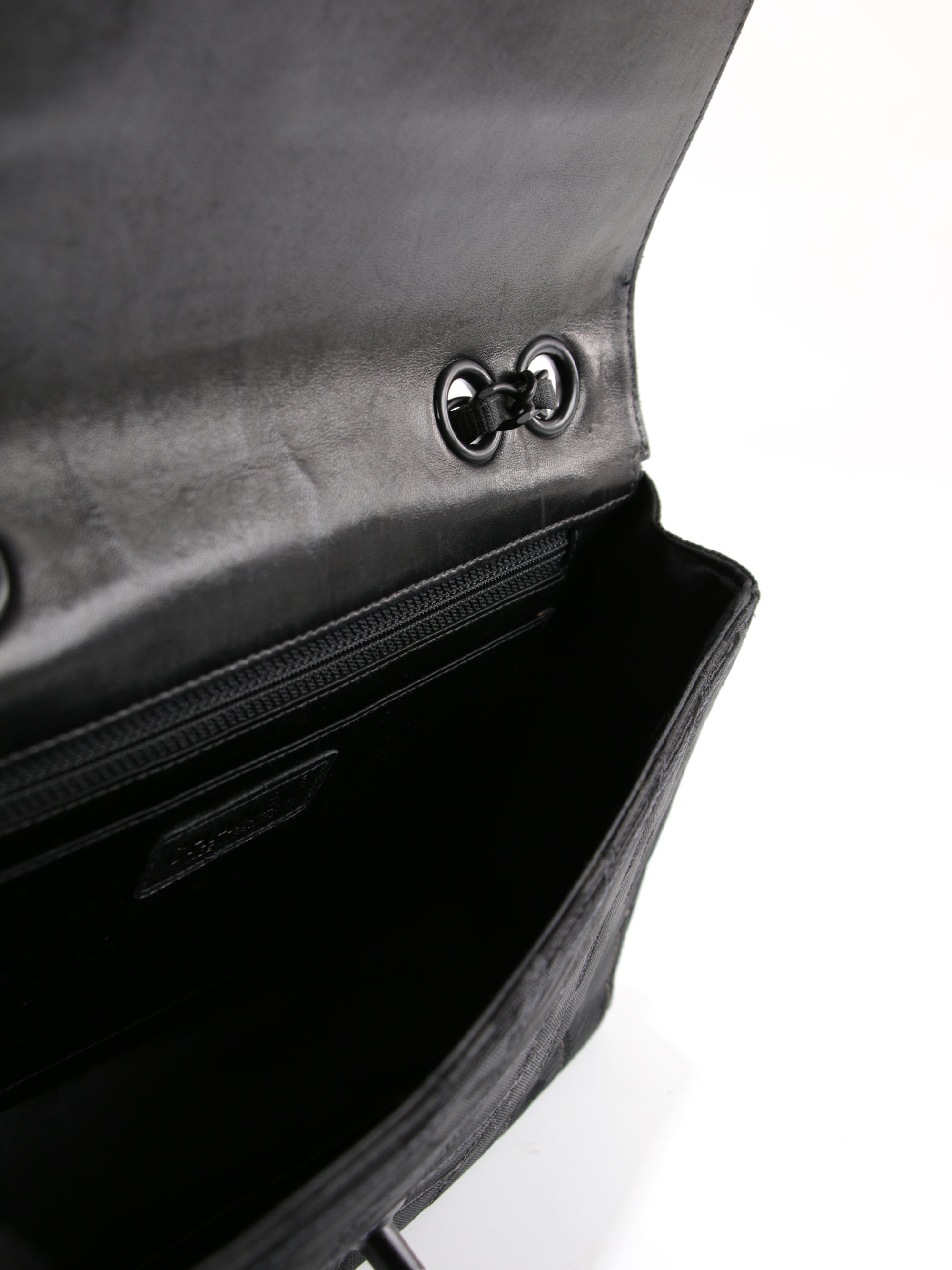 Medium Classic Flap