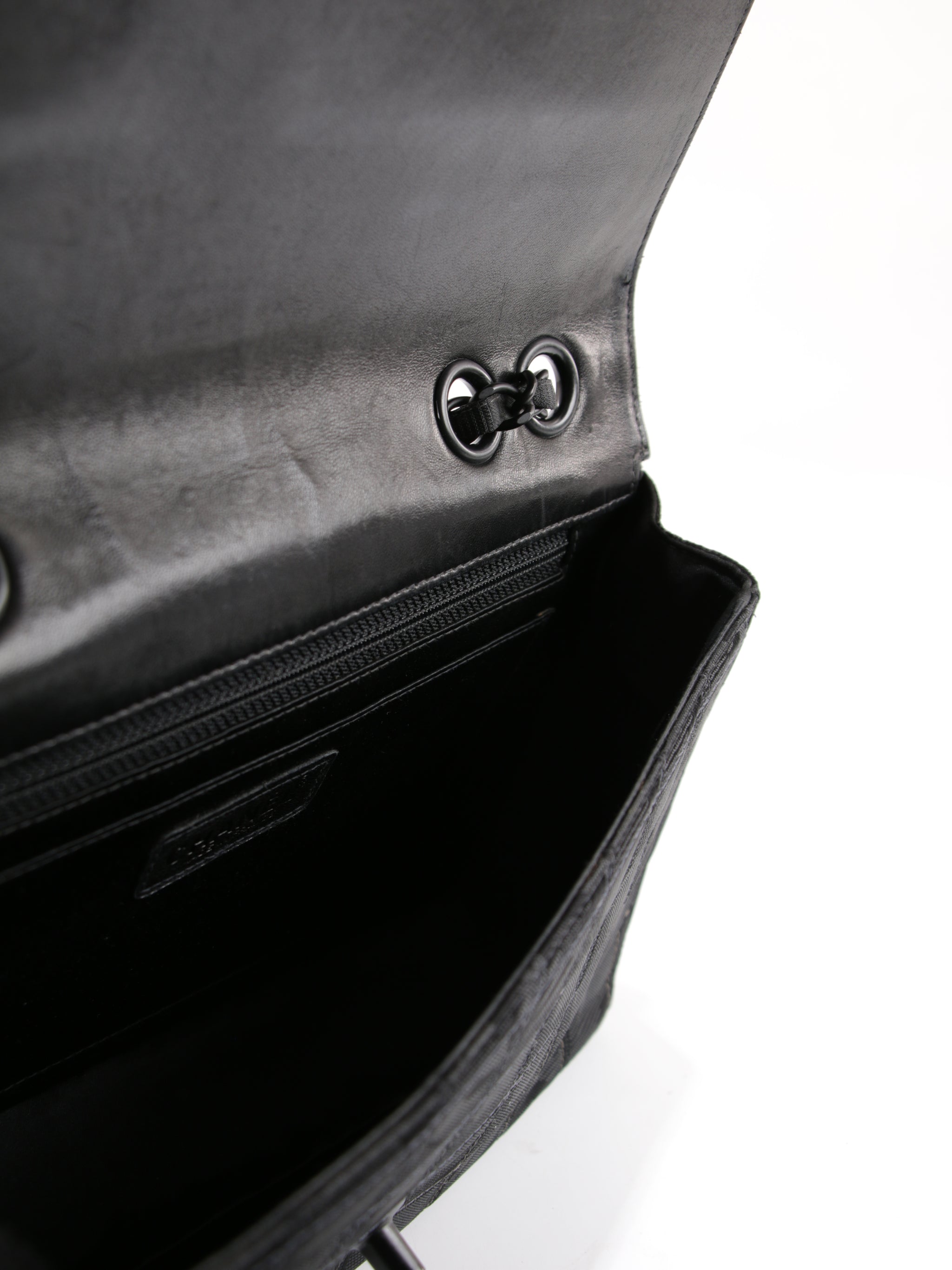 Medium Classic Flap