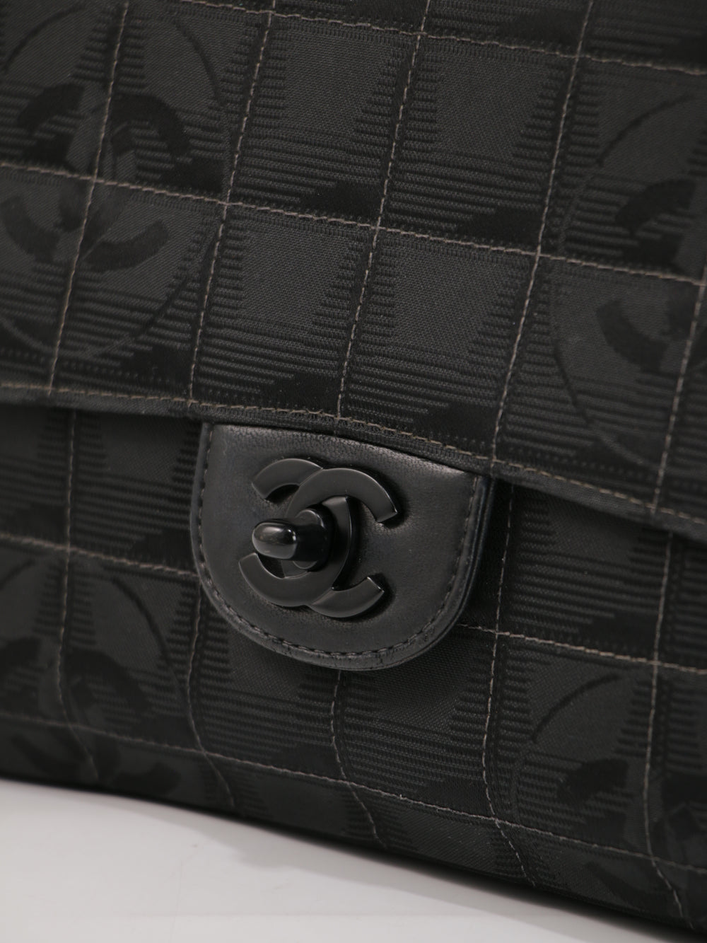 Medium Classic Flap