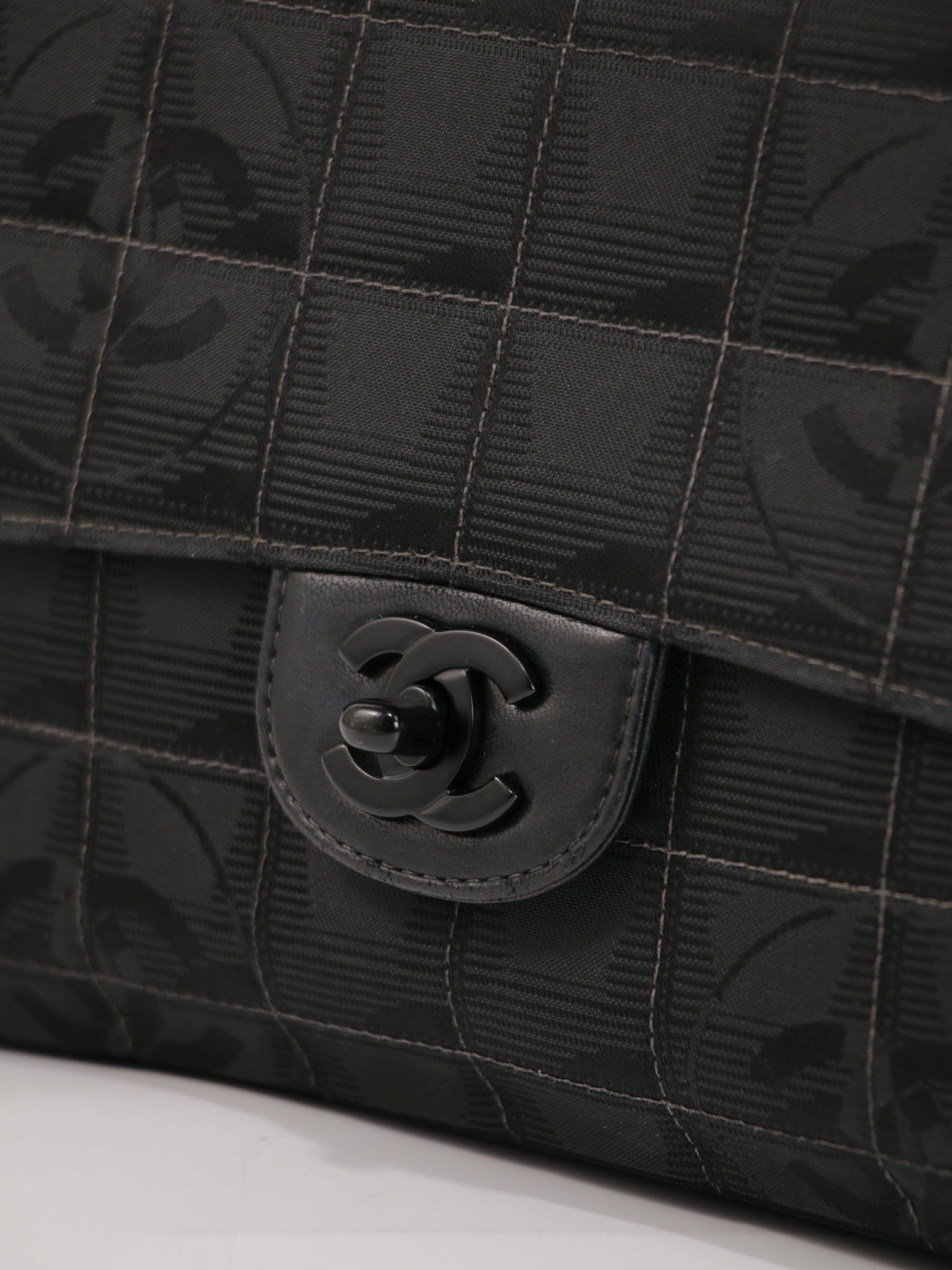 Medium Classic Flap