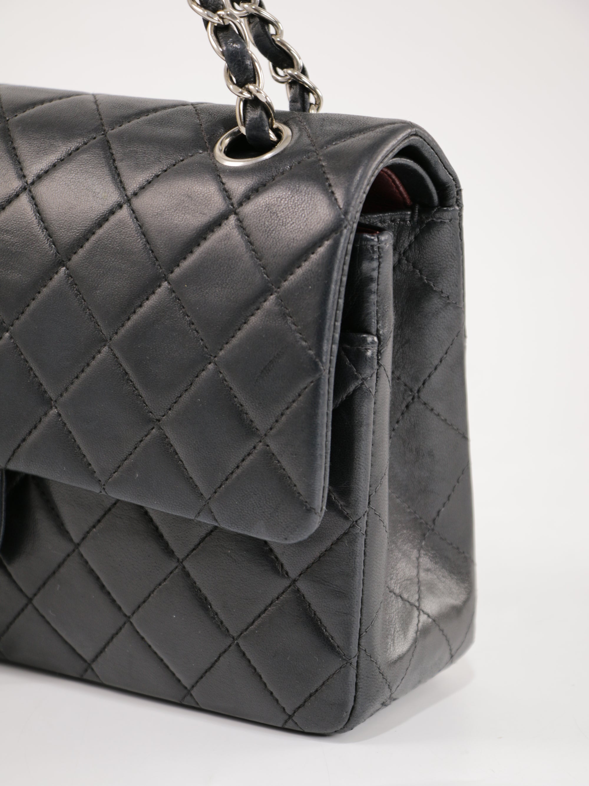 Medium Classic Flap