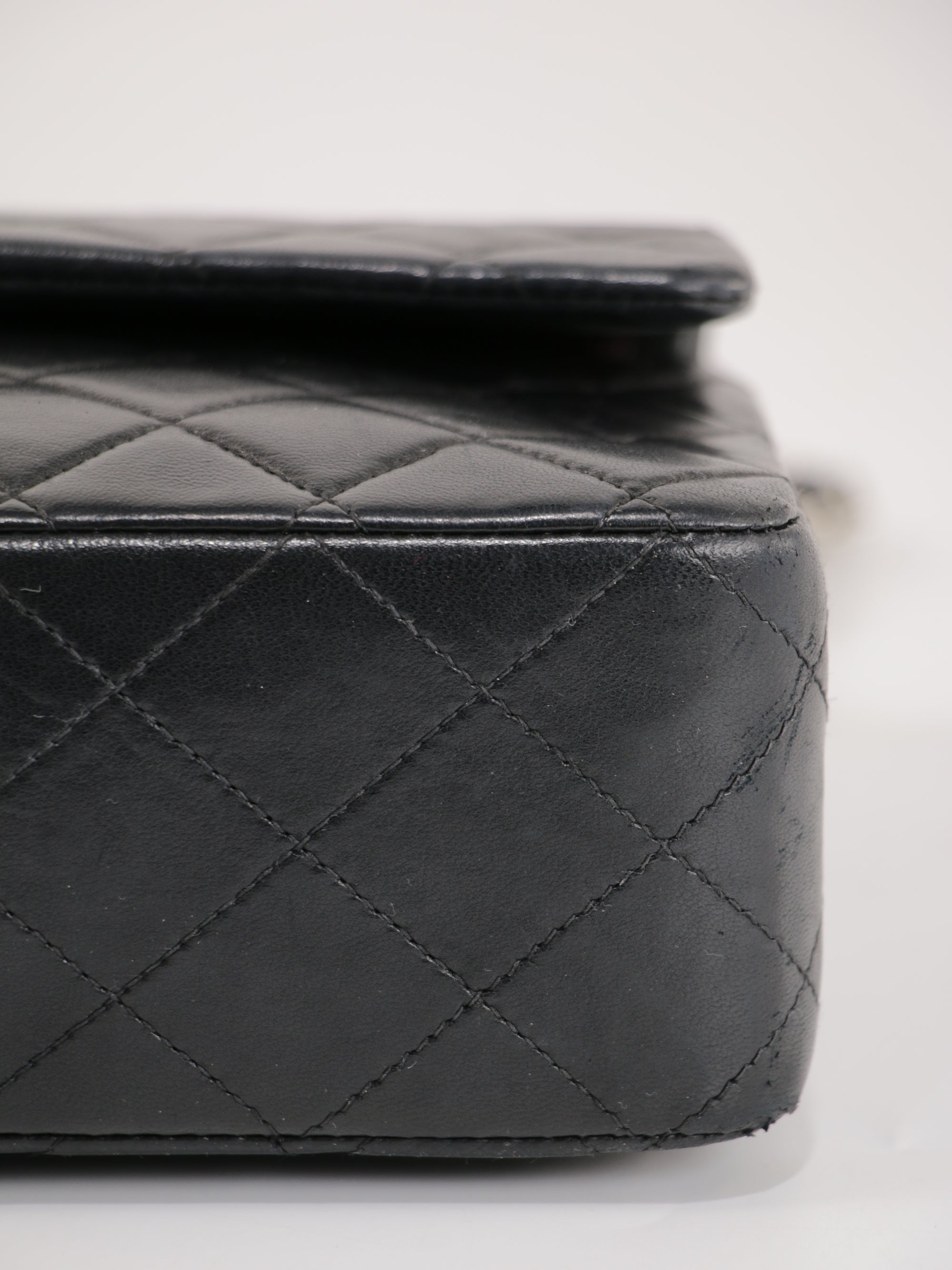 Medium Classic Flap