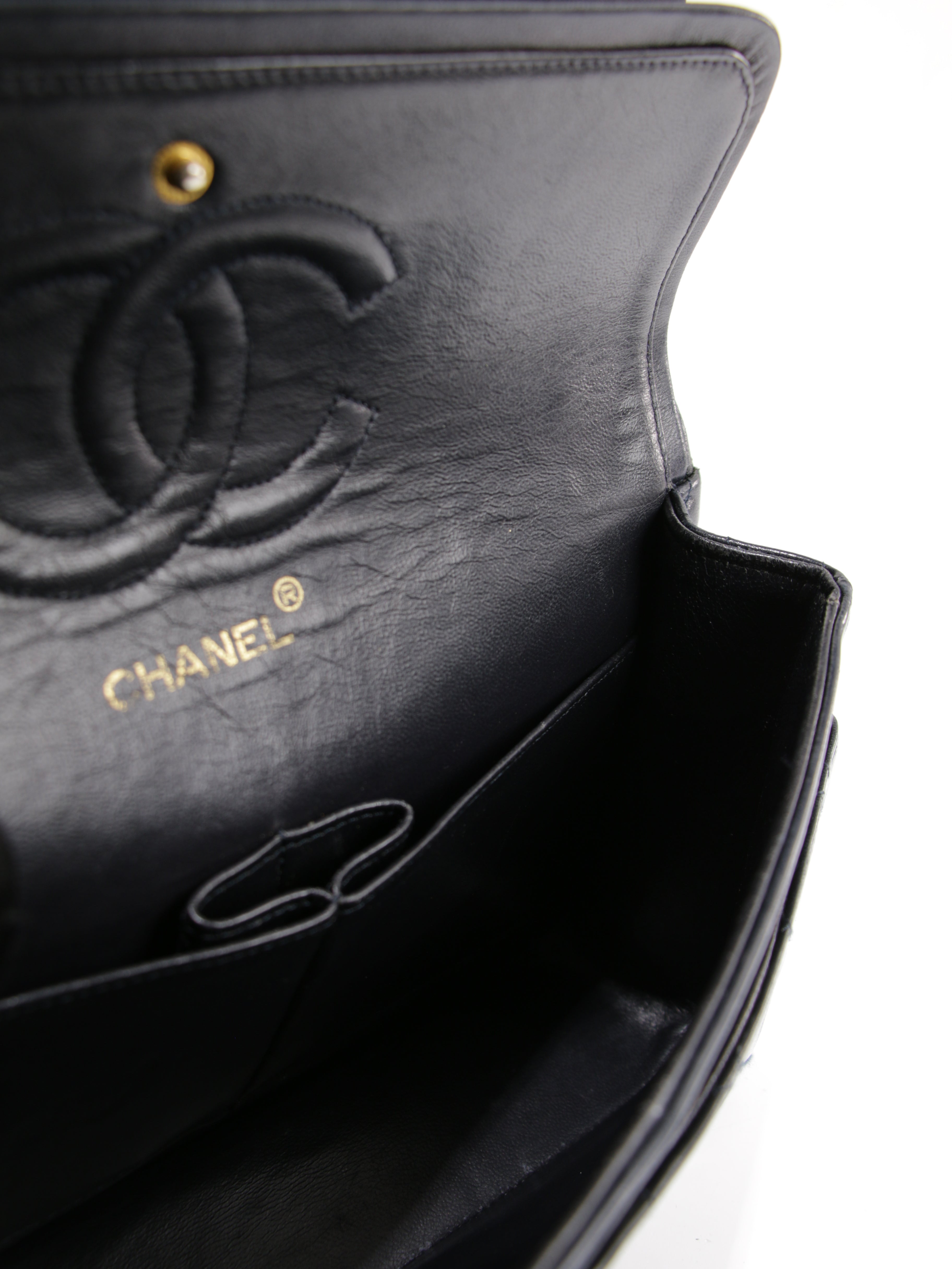 Medium Classic Flap