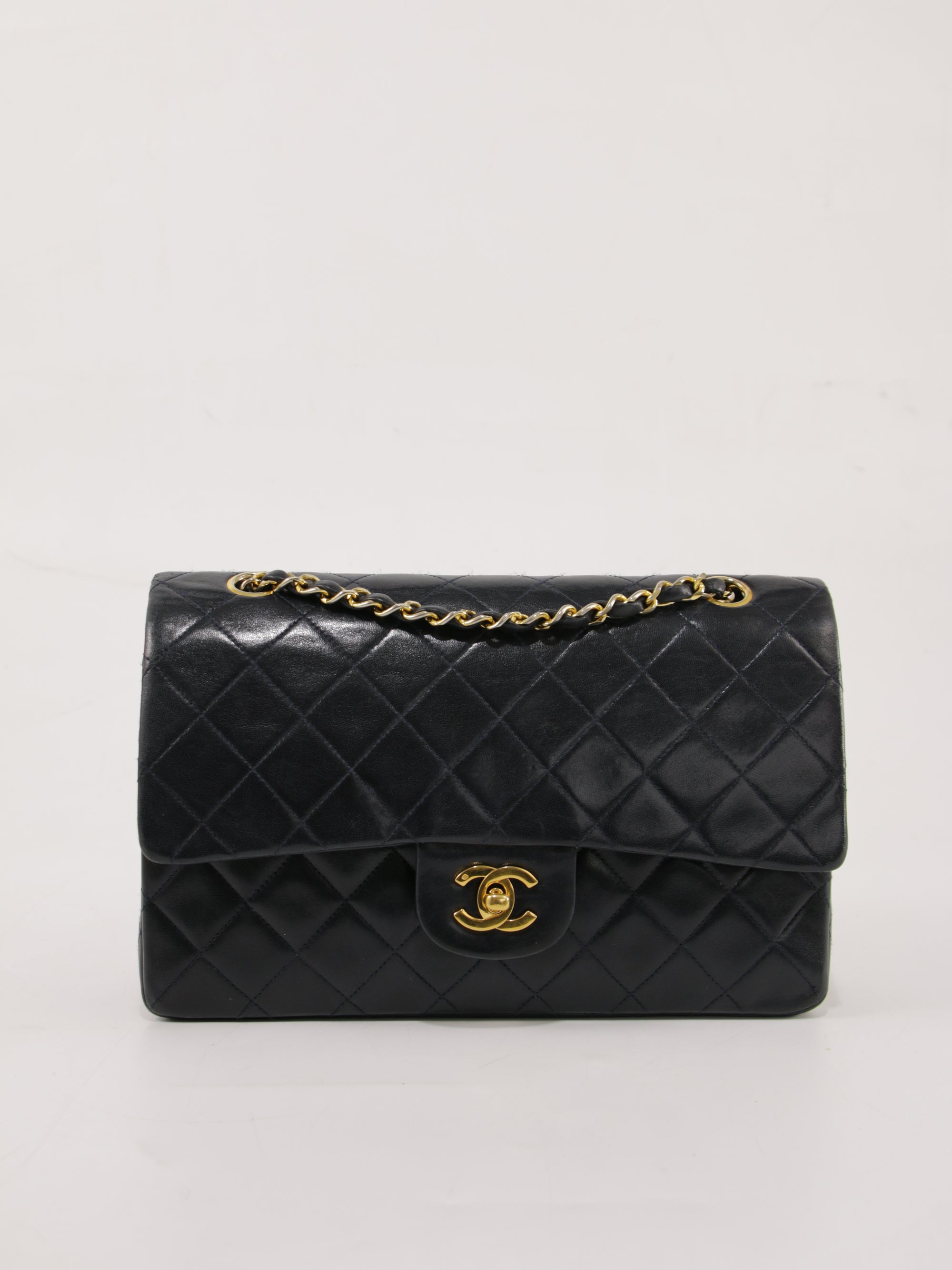 Medium Classic Flap