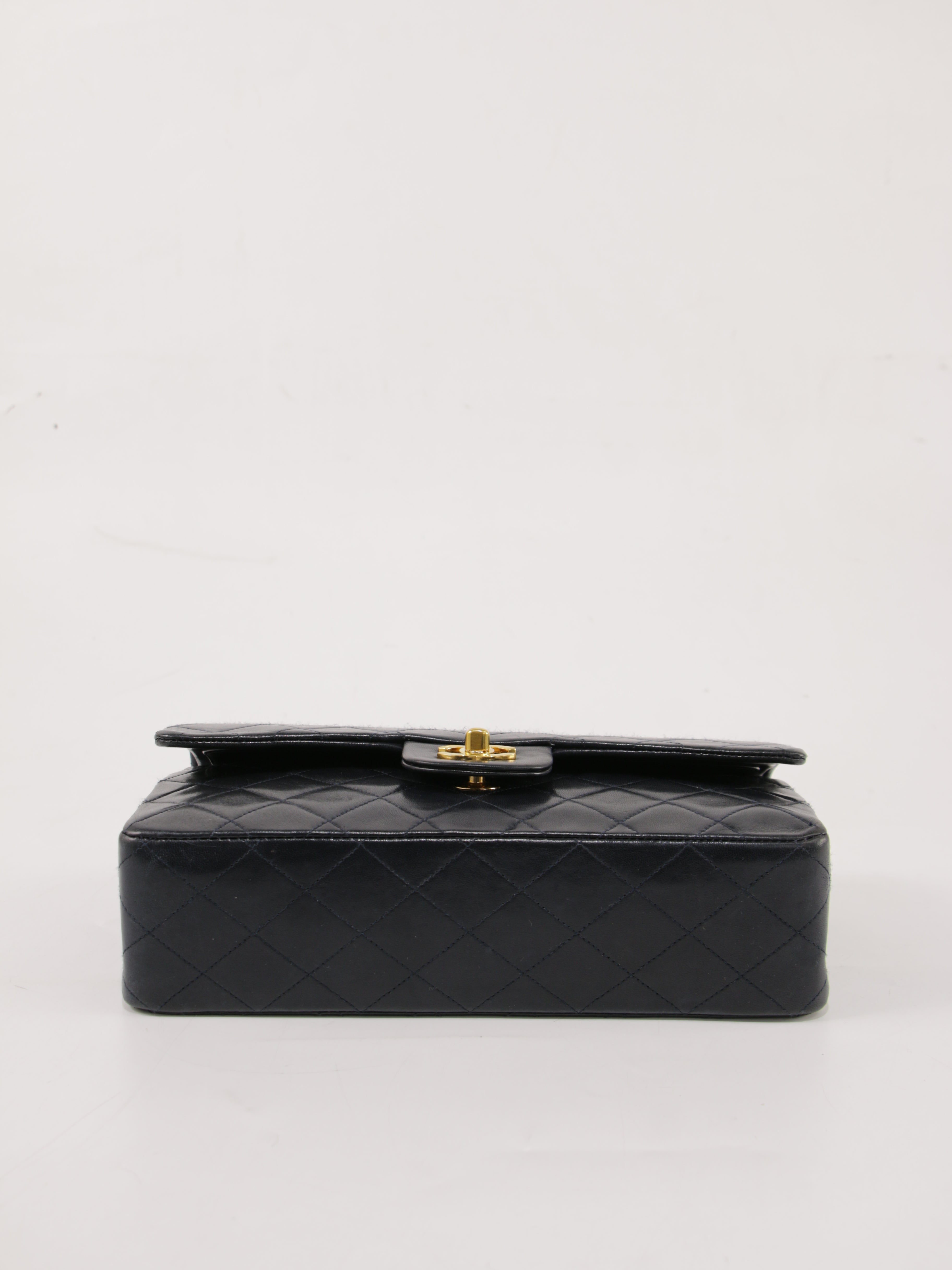 Medium Classic Flap