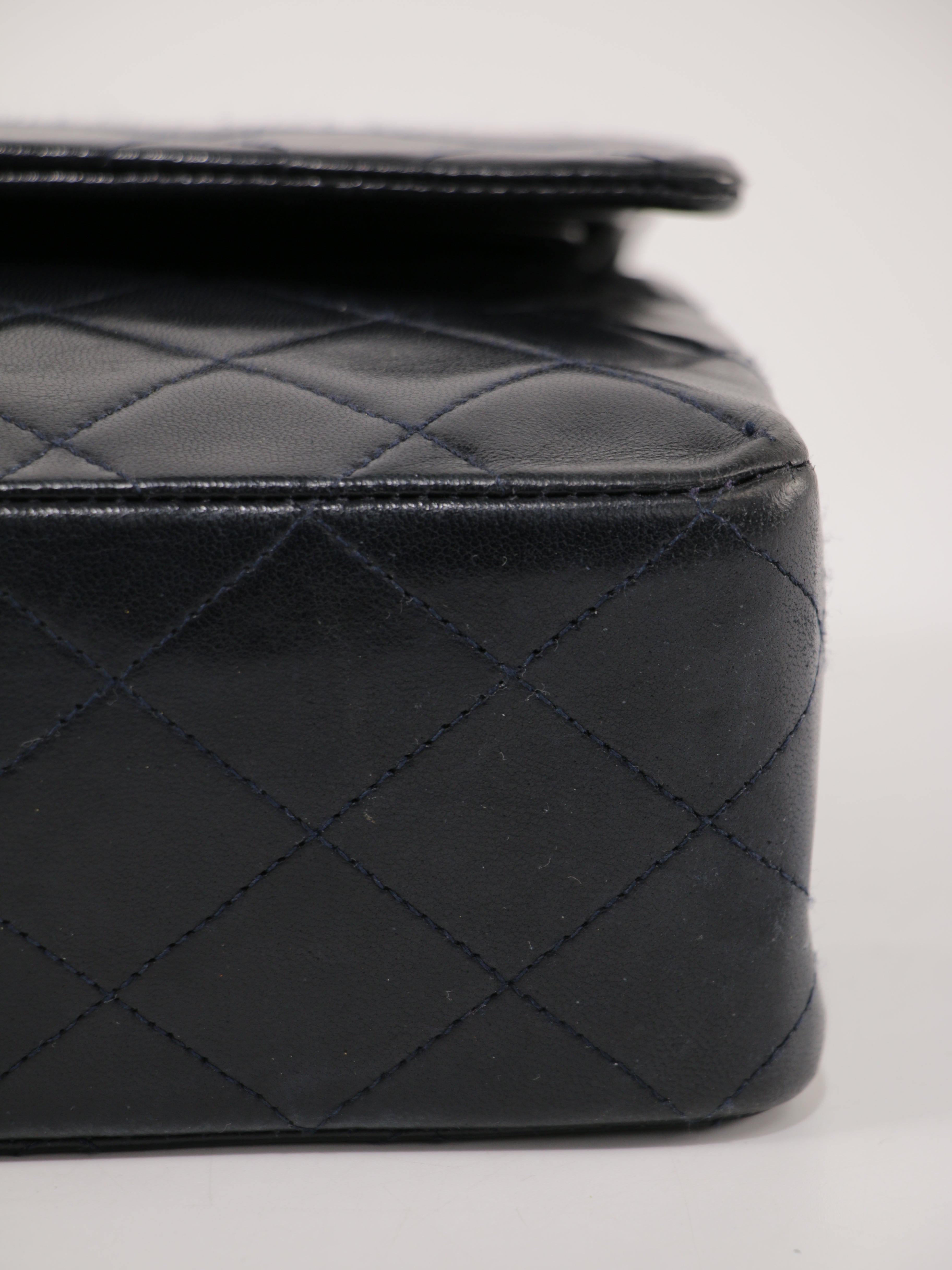 Medium Classic Flap
