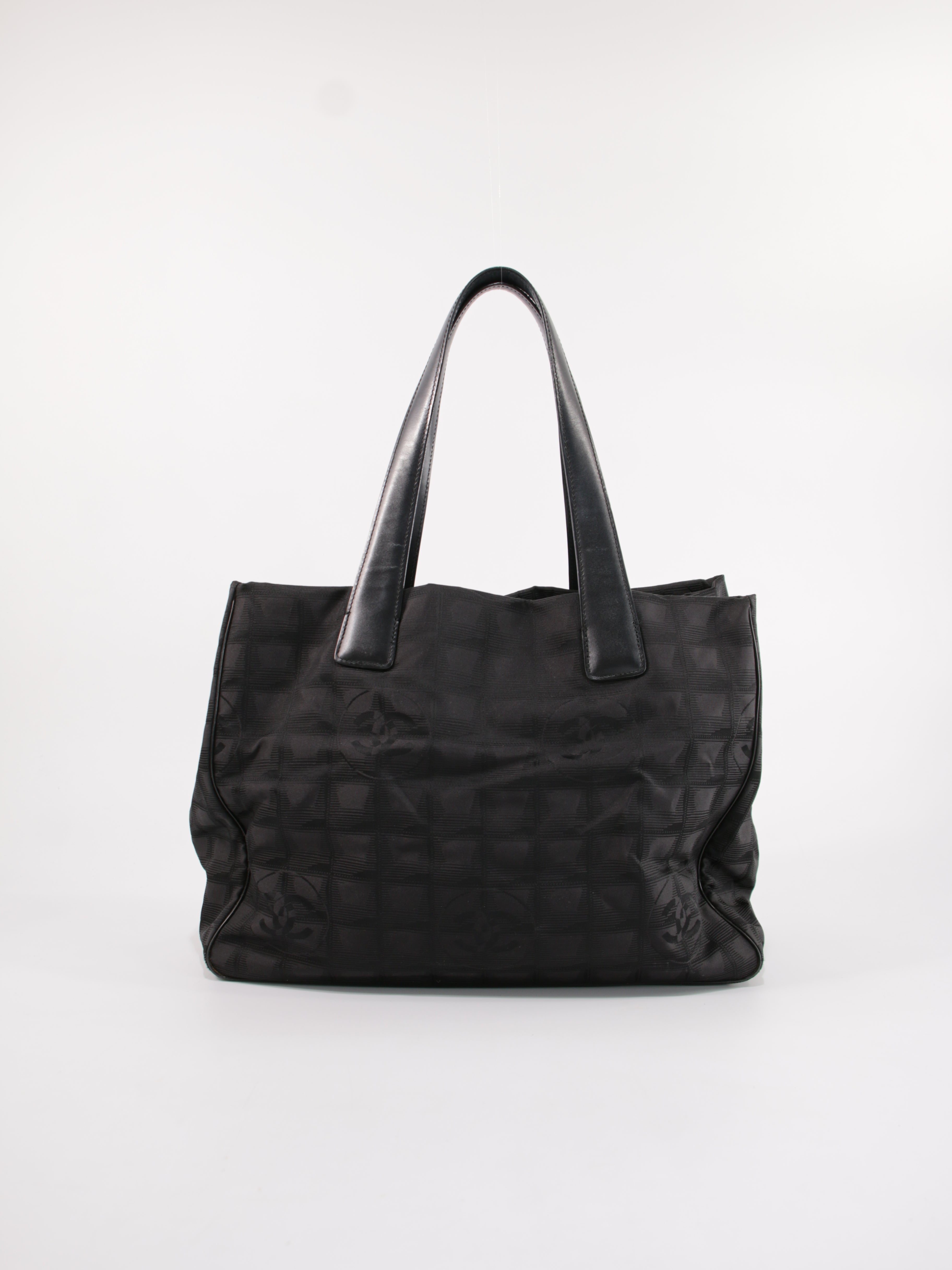 Medium New Travel Line Tote