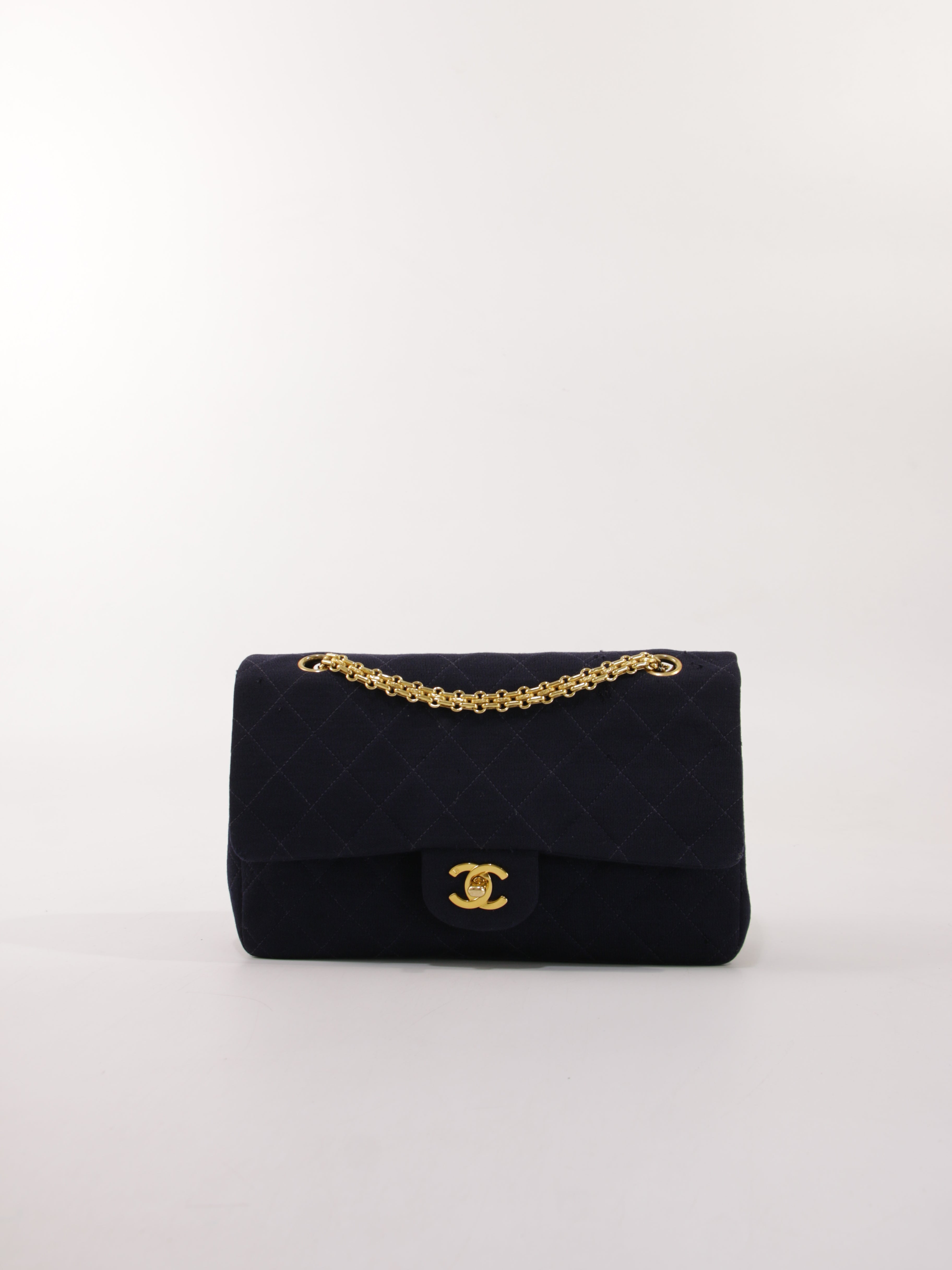 Medium Classic Flap