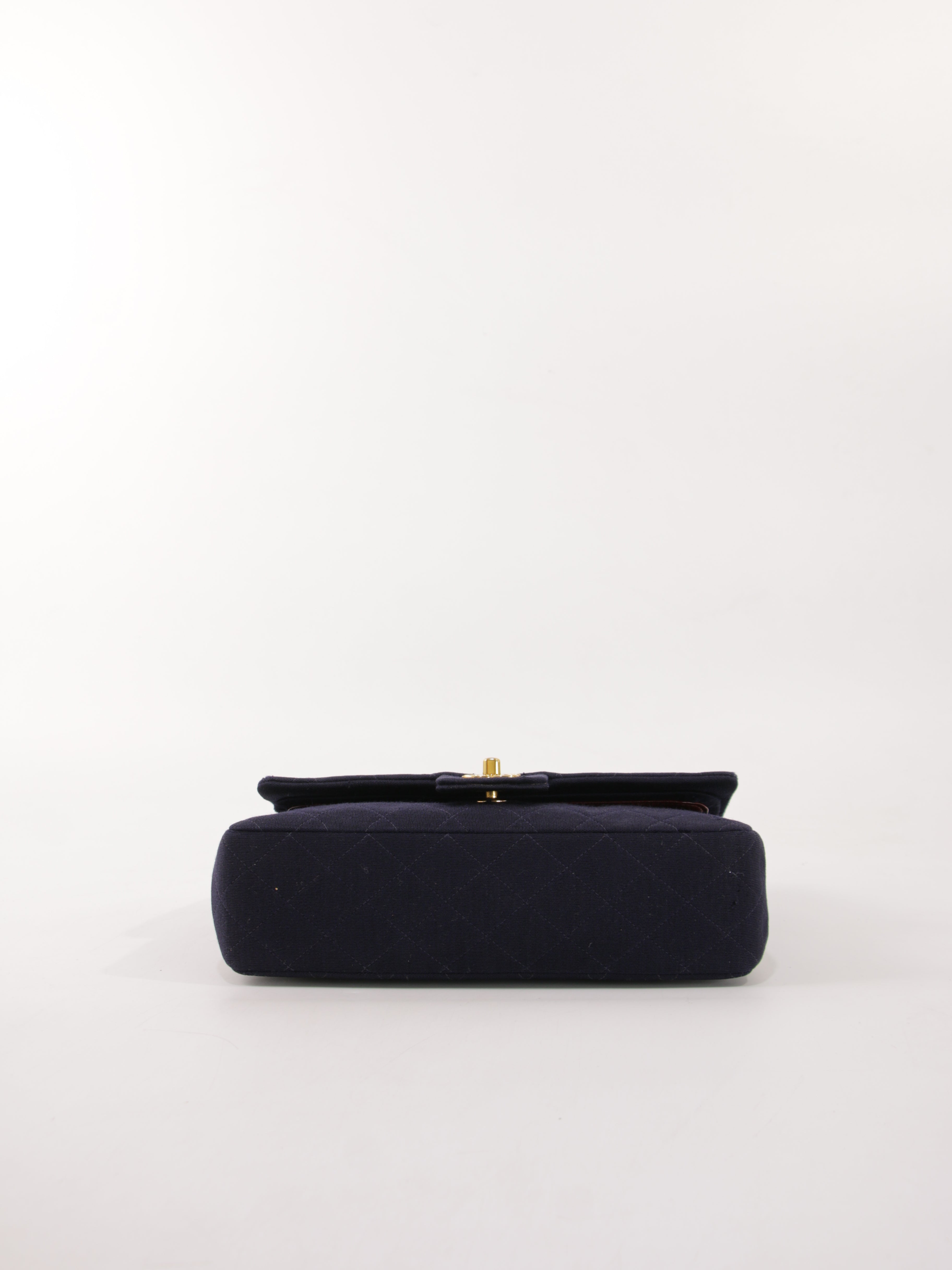 Medium Classic Flap