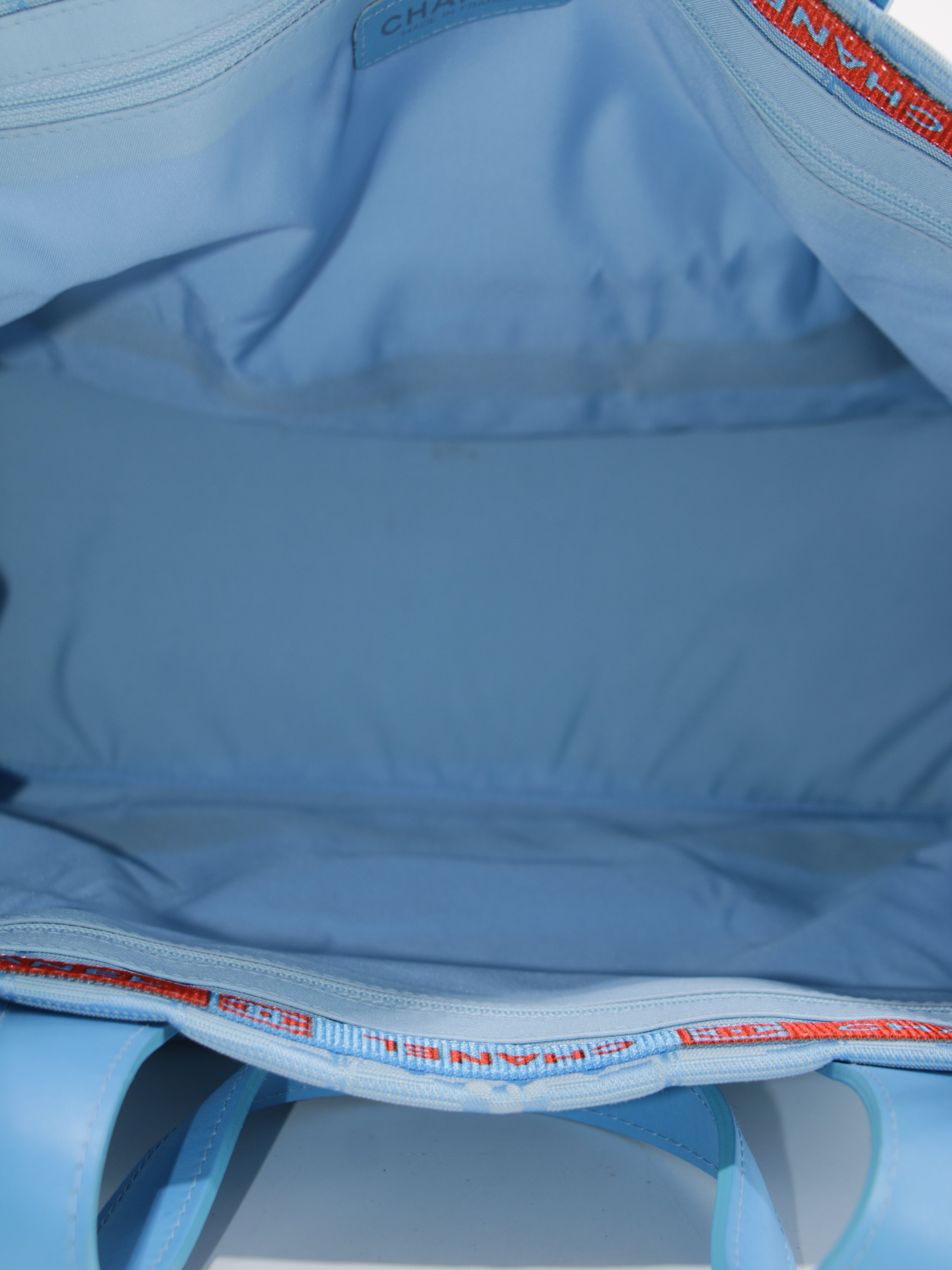 Medium New Travel Line Tote