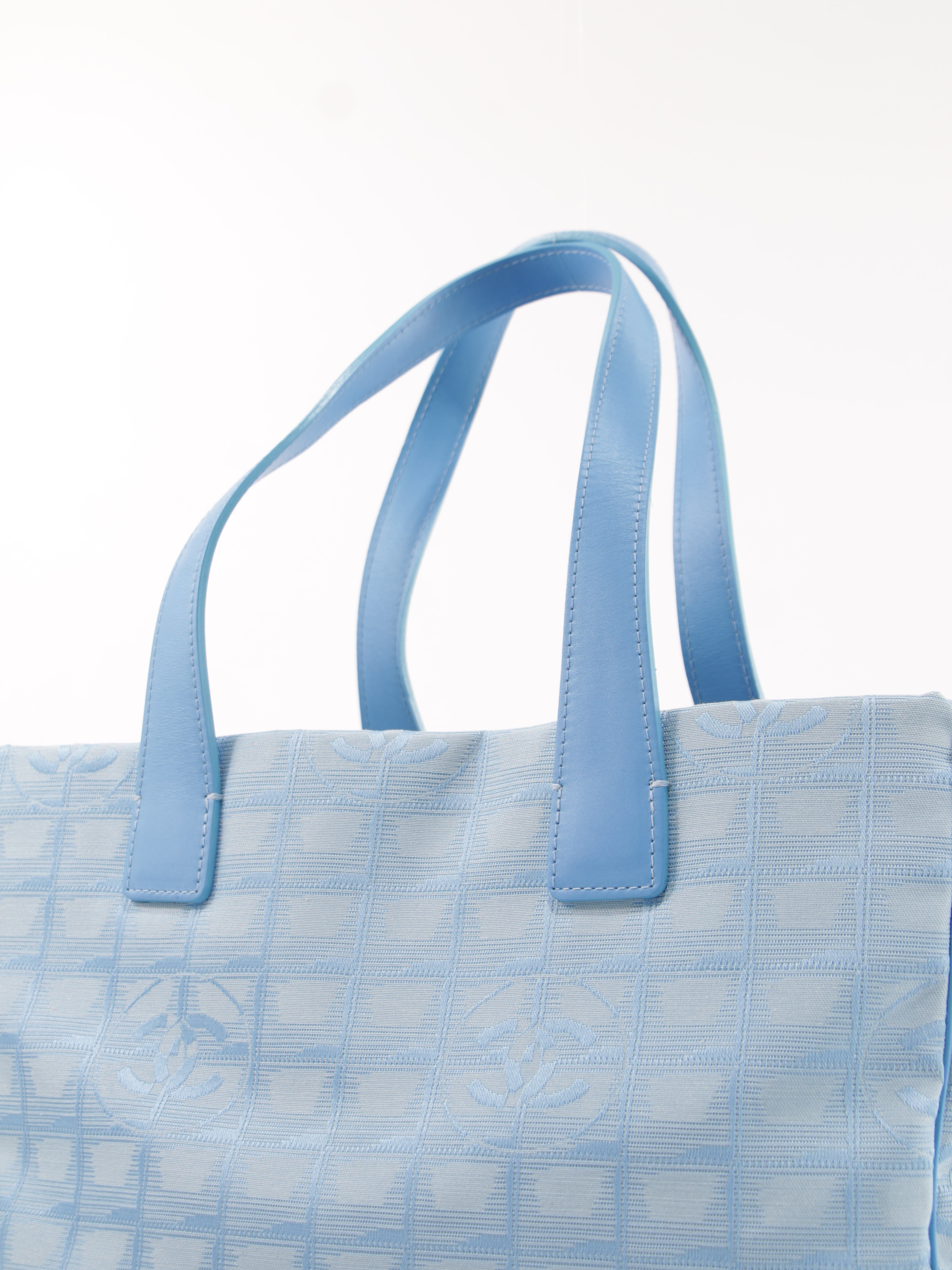 Medium New Travel Line Tote