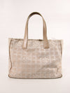 Medium New Travel Line Tote