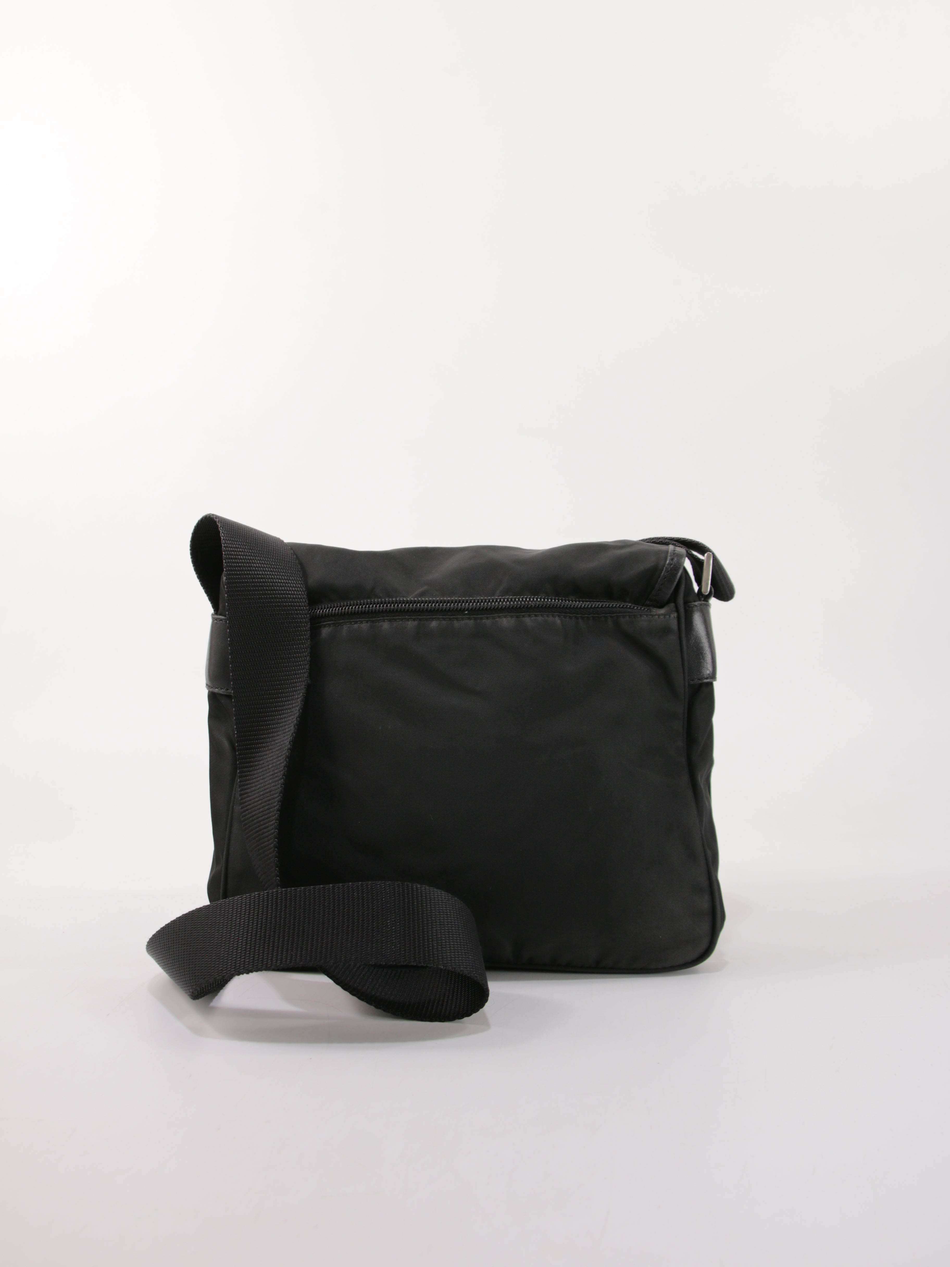 Single Buckle Messenger