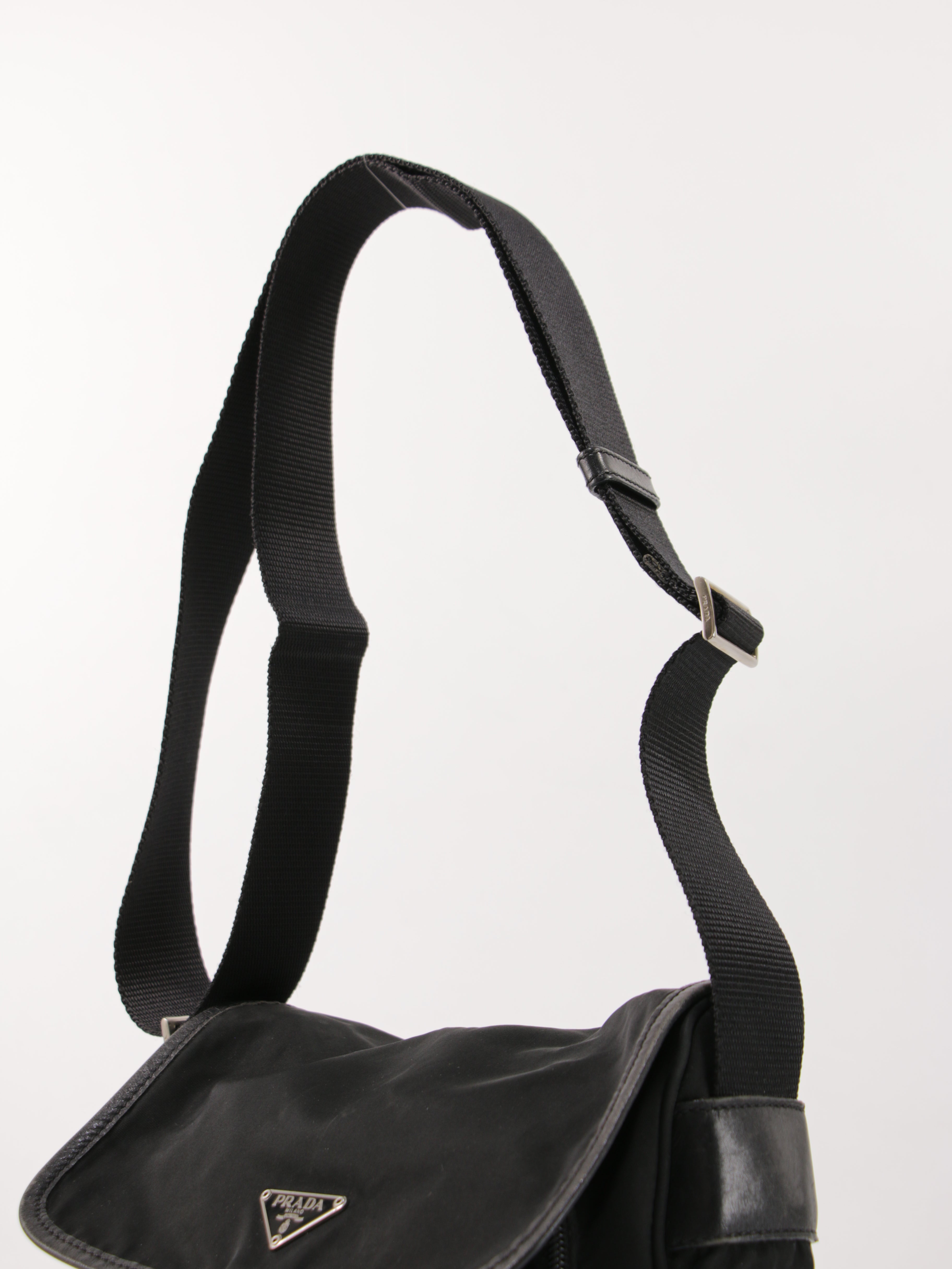 Single Buckle Messenger