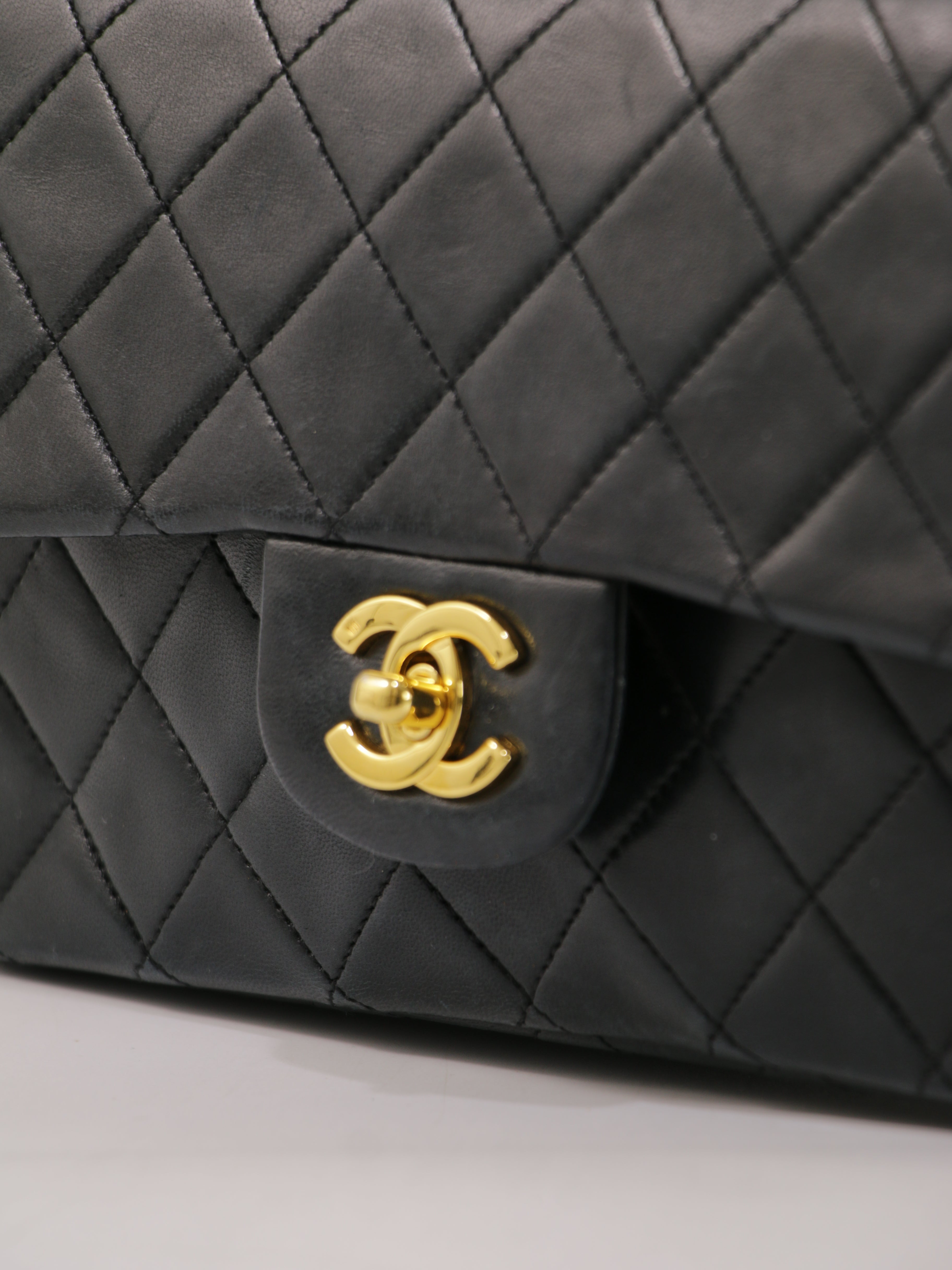 Medium Classic Flap