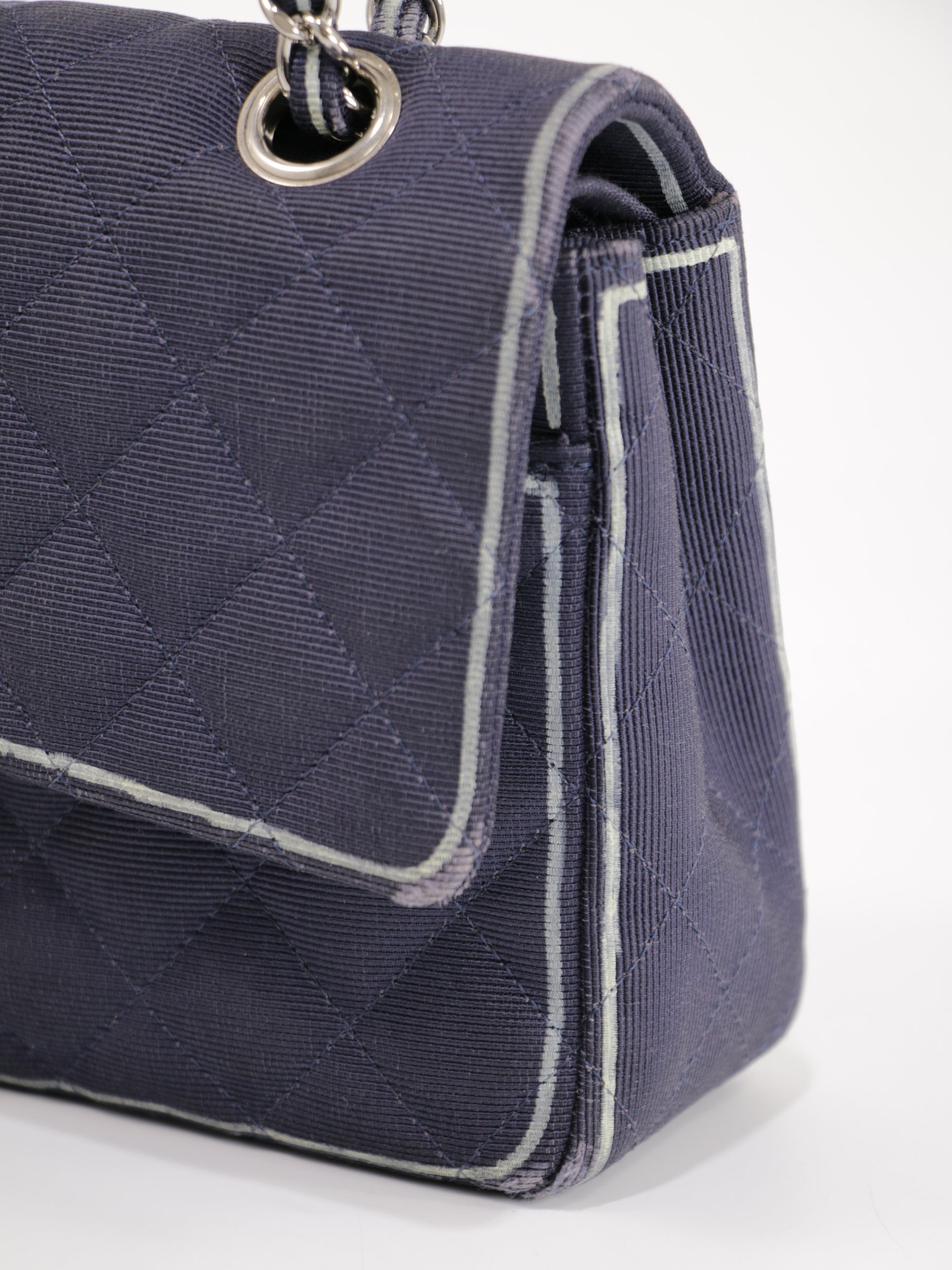 Medium Classic Flap