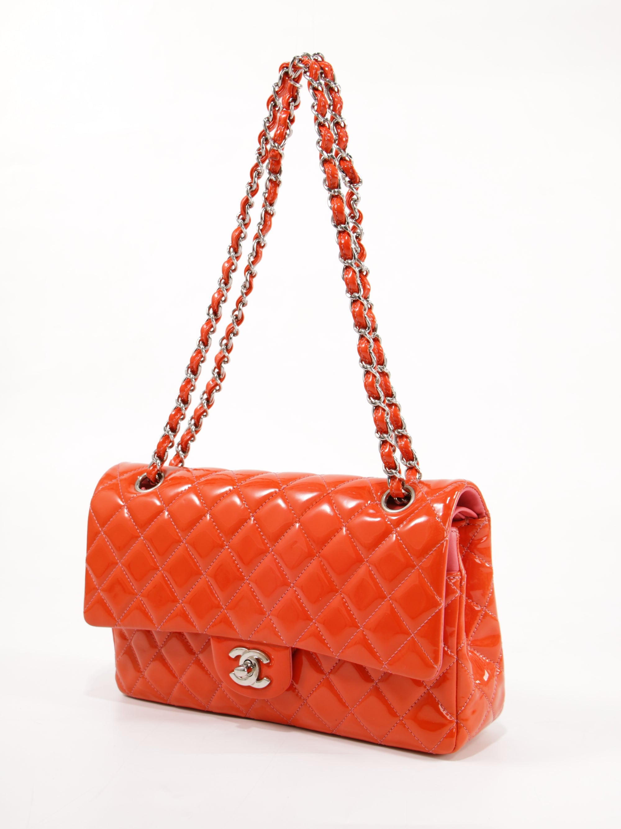 Medium Classic Flap
