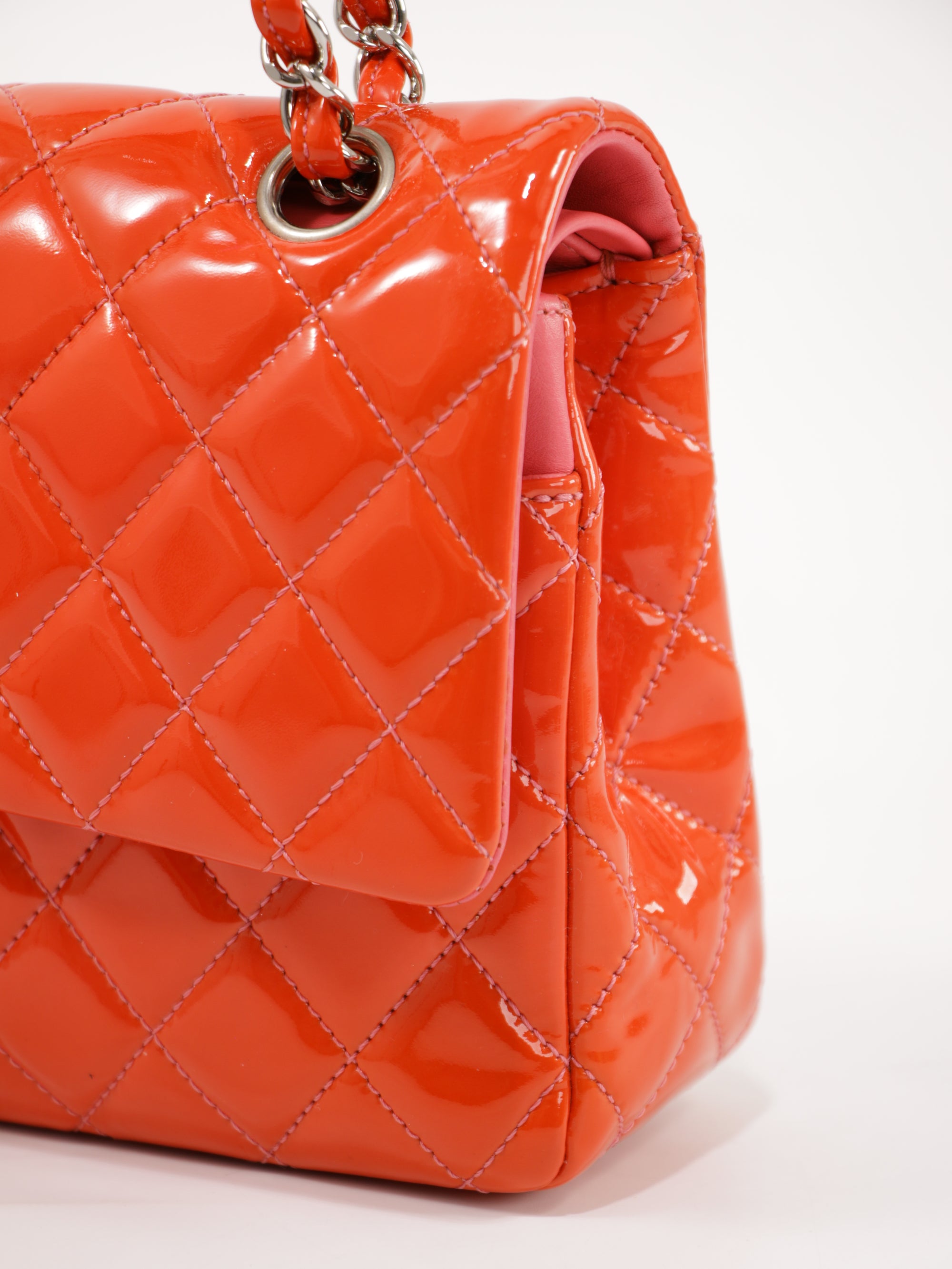 Medium Classic Flap