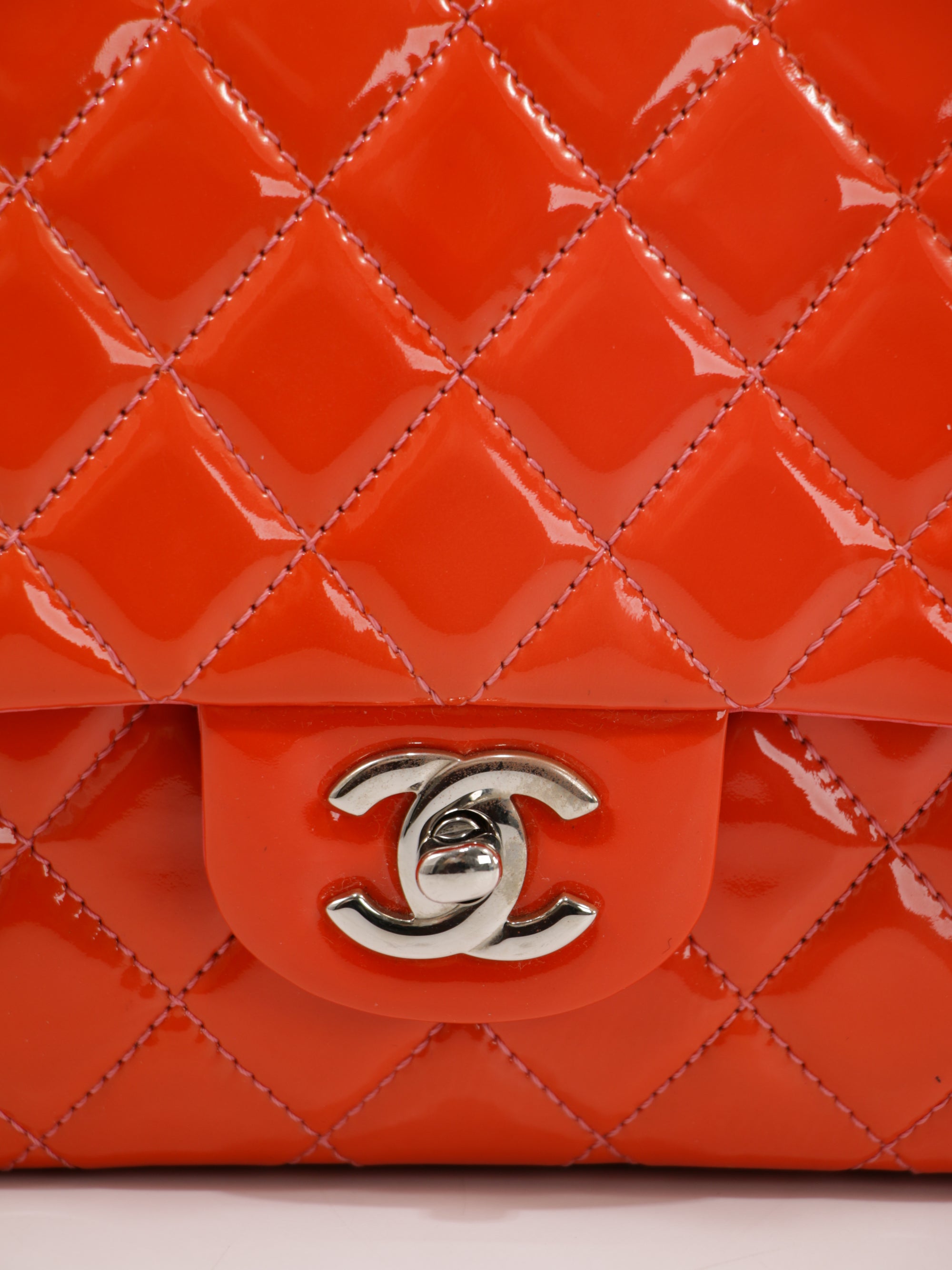Medium Classic Flap
