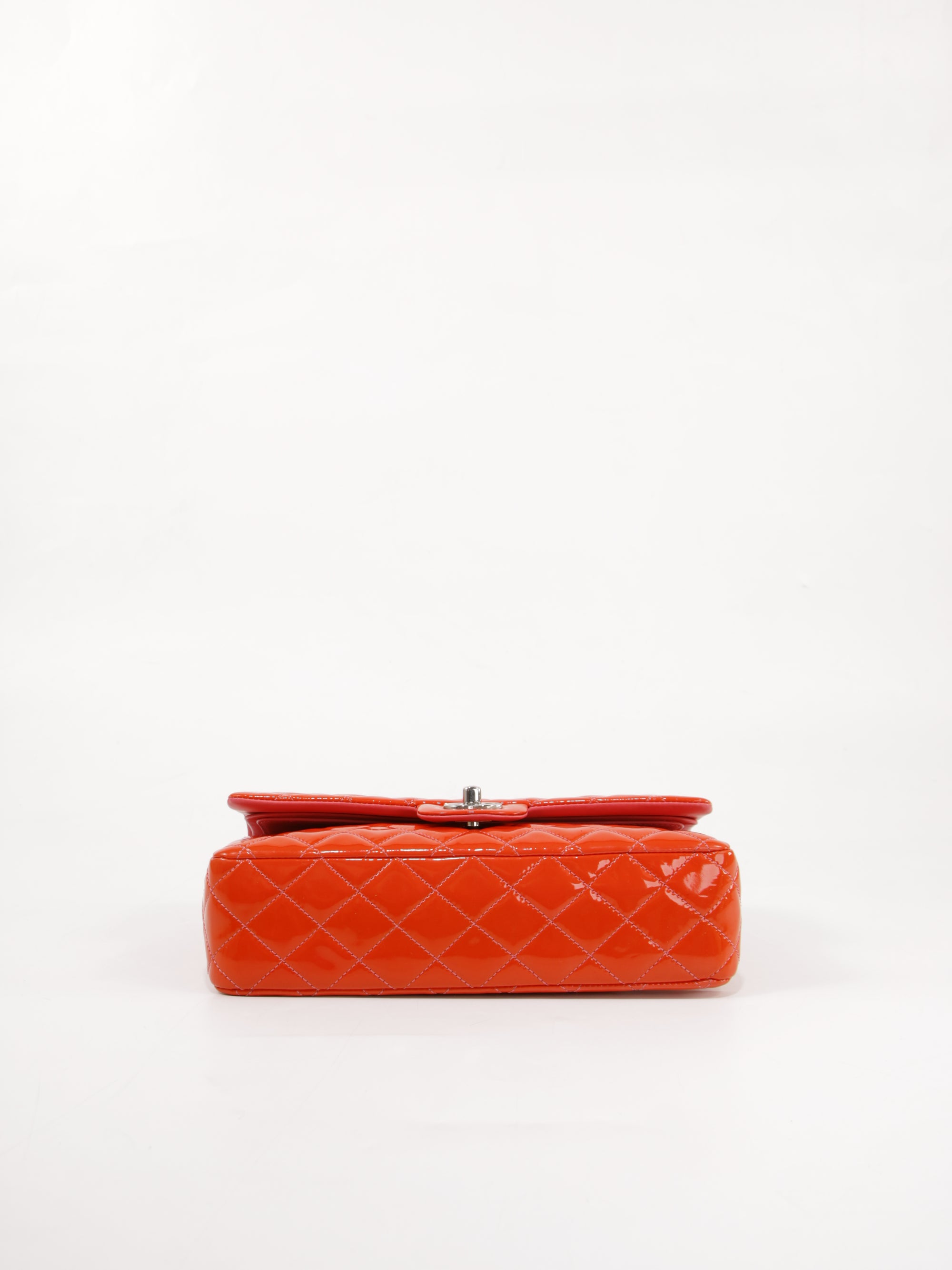Medium Classic Flap