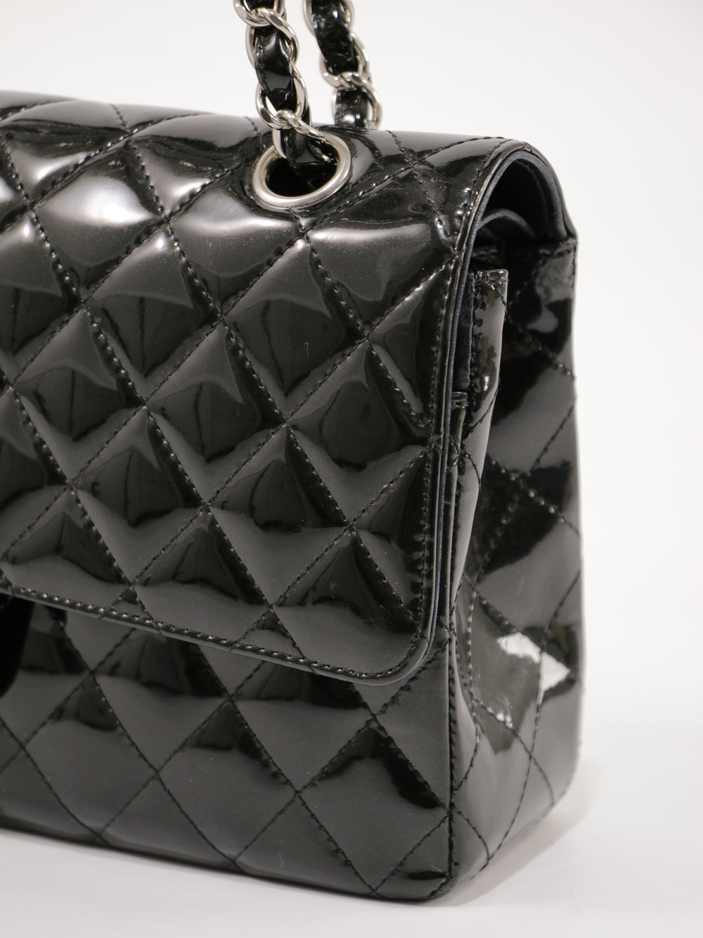Medium Classic Flap