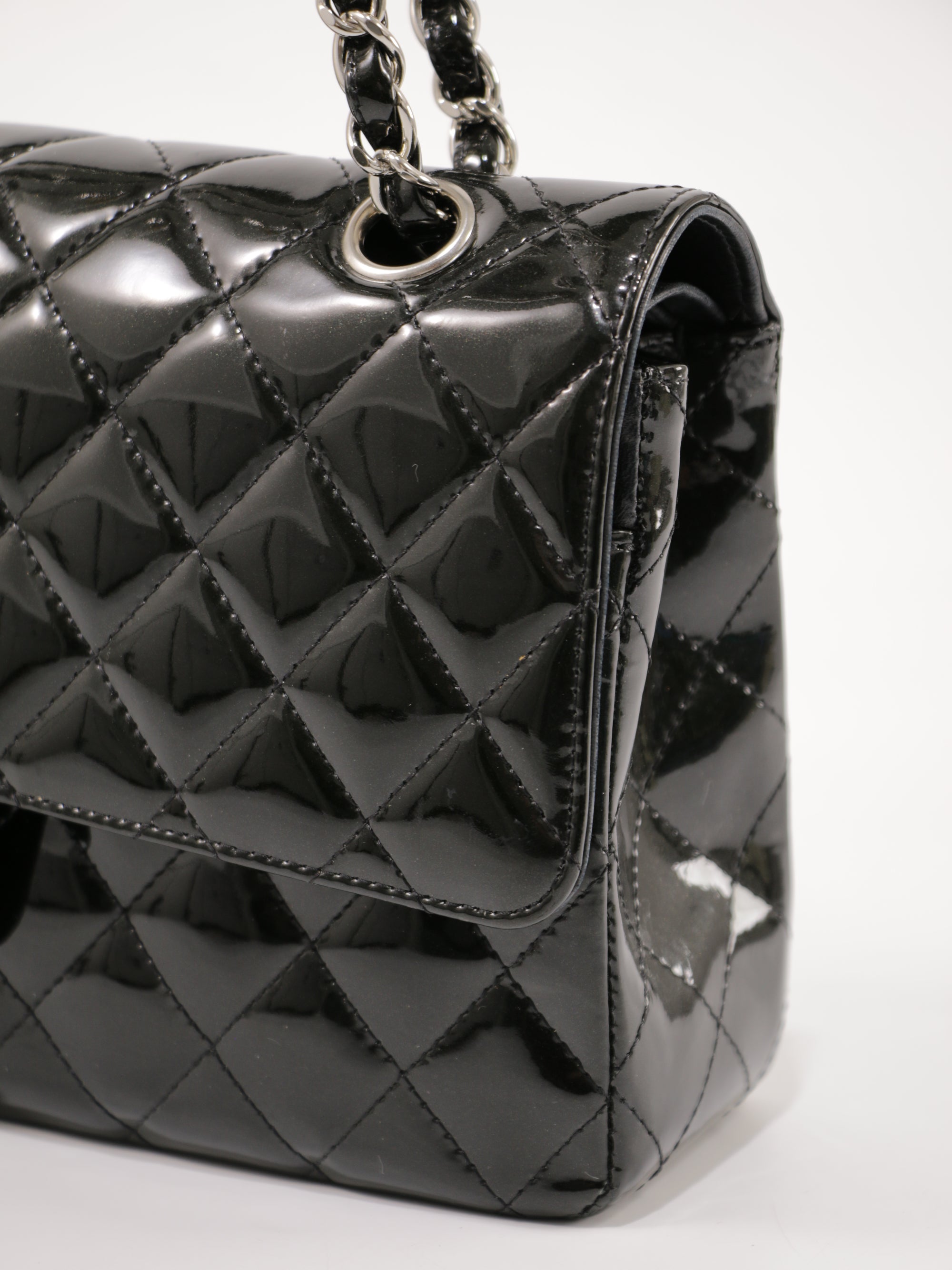 Medium Classic Flap