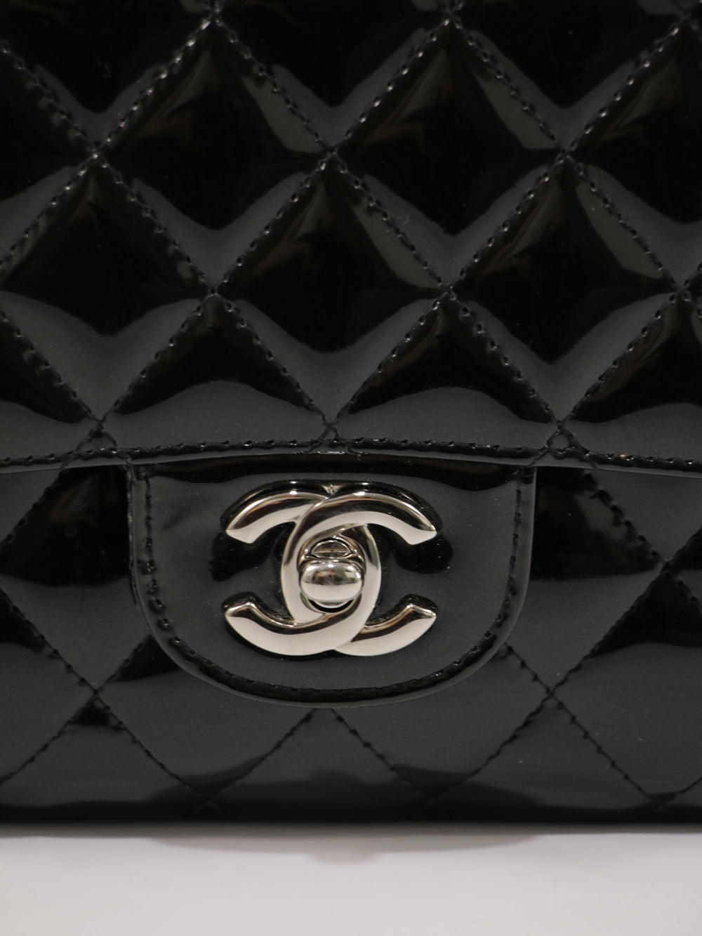 Medium Classic Flap