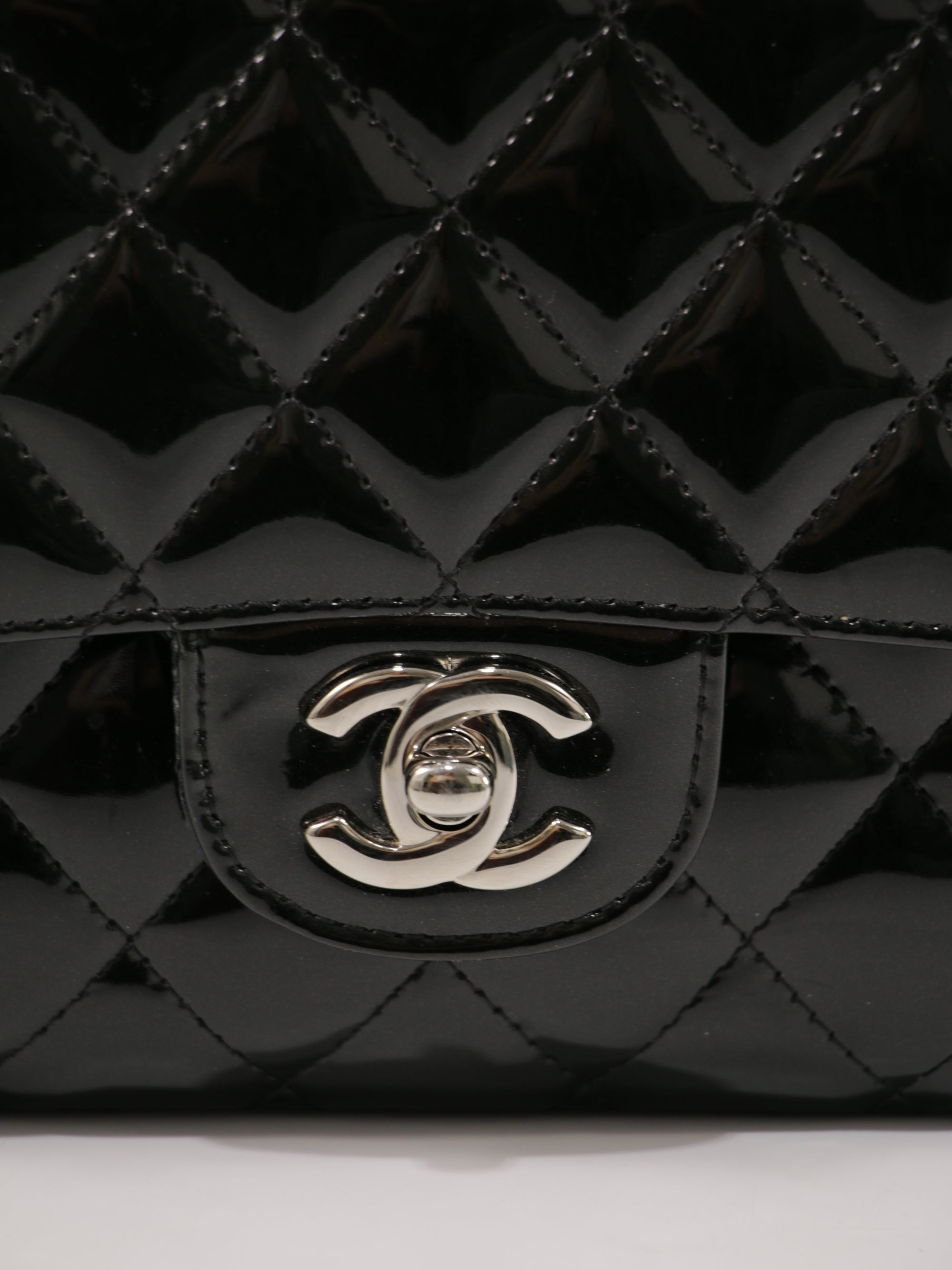 Medium Classic Flap