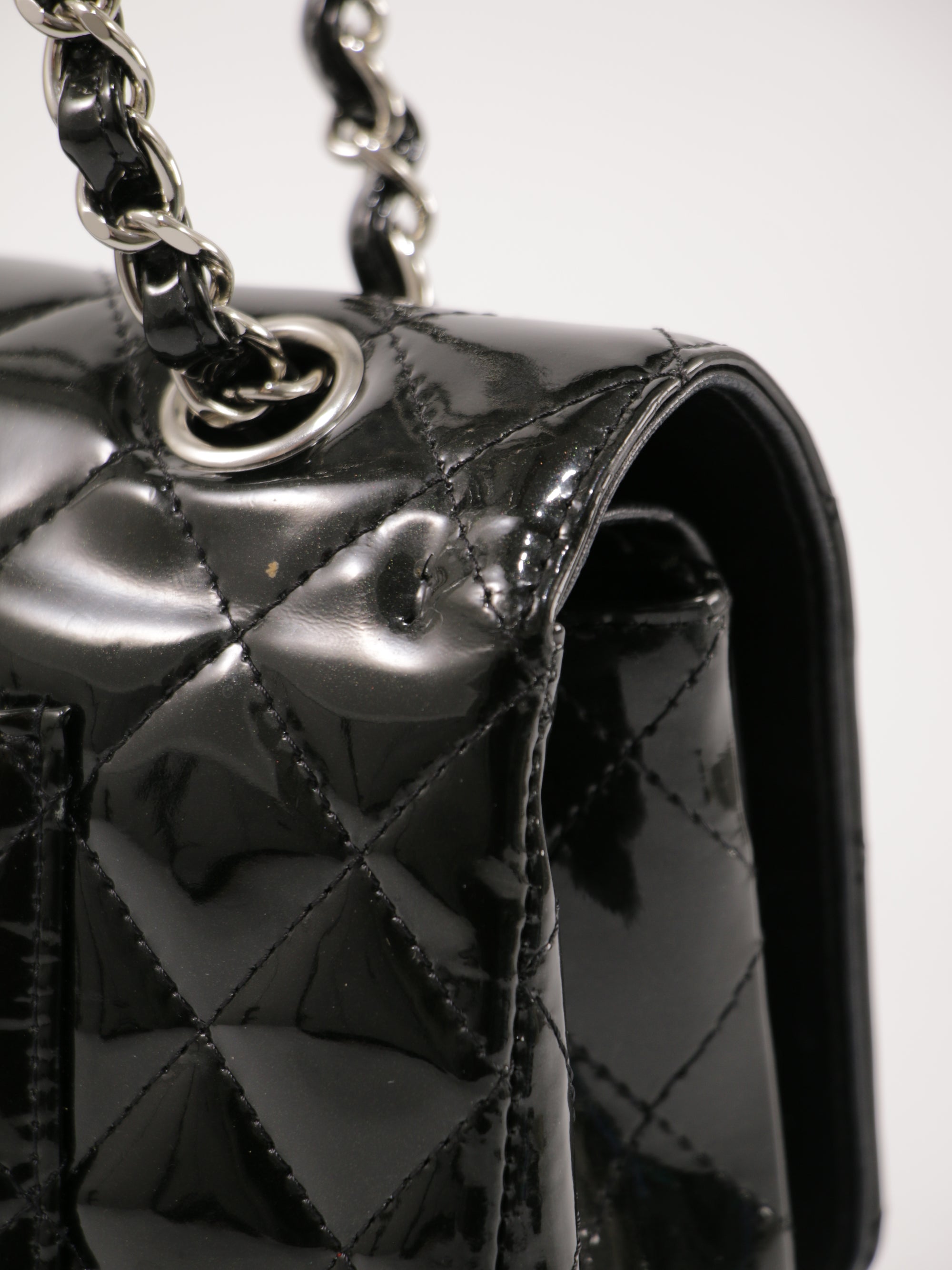 Medium Classic Flap