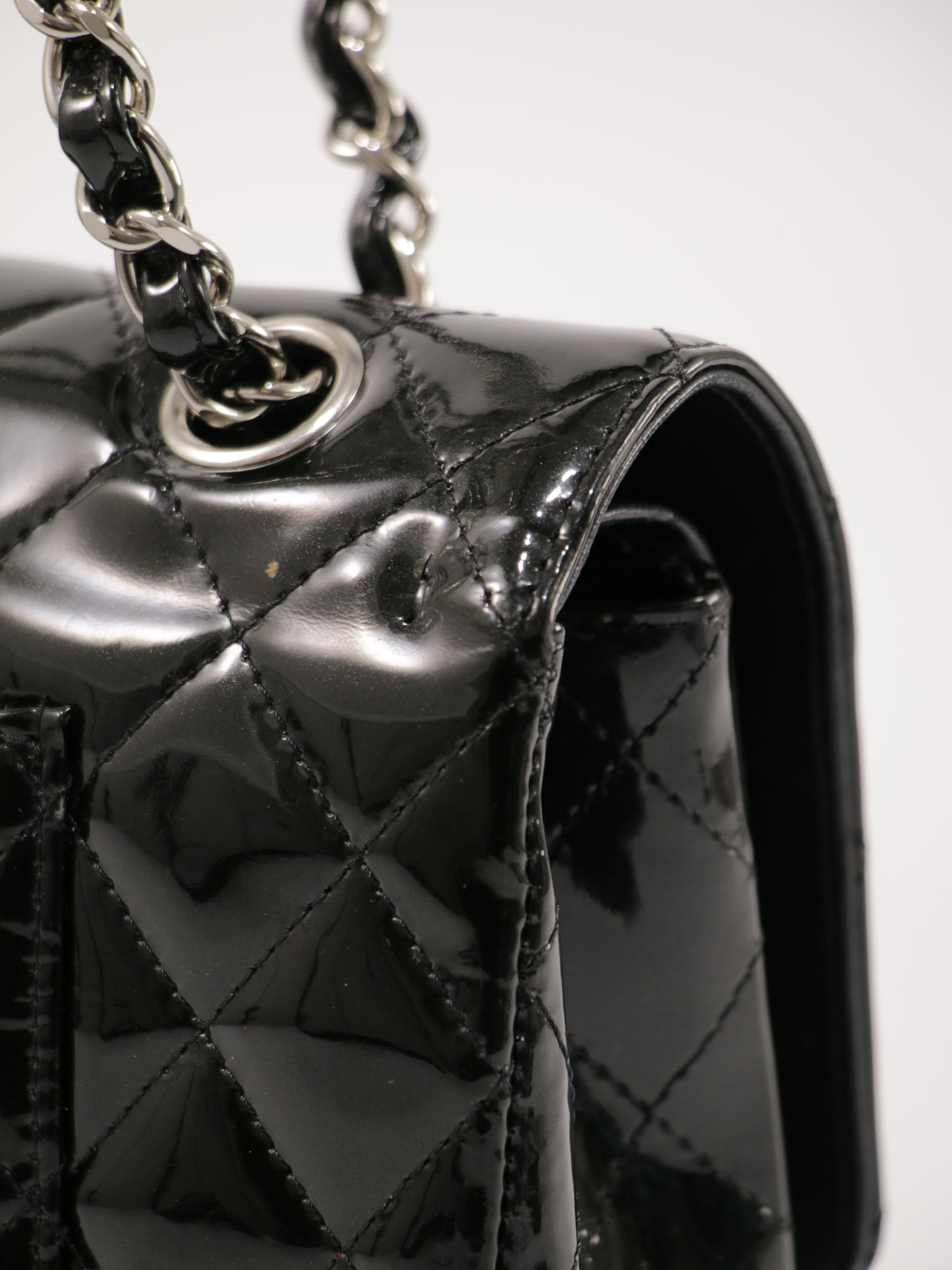 Medium Classic Flap